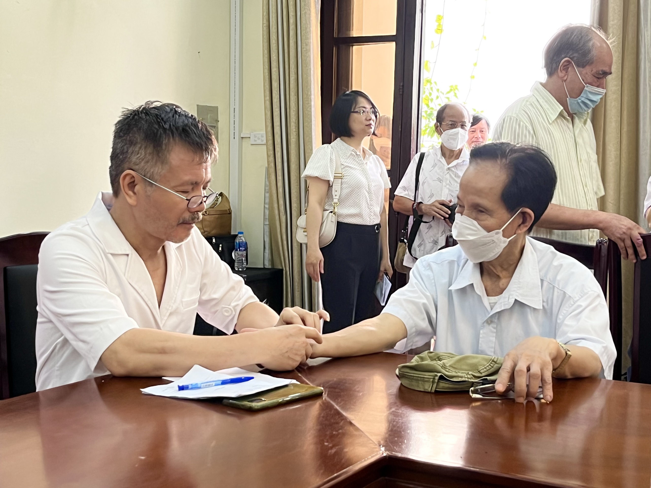 Khám, tư vấn, phát thuốc miễn phí tri ân các thương bệnh binh nhân dịp 27/7 - ảnh 2