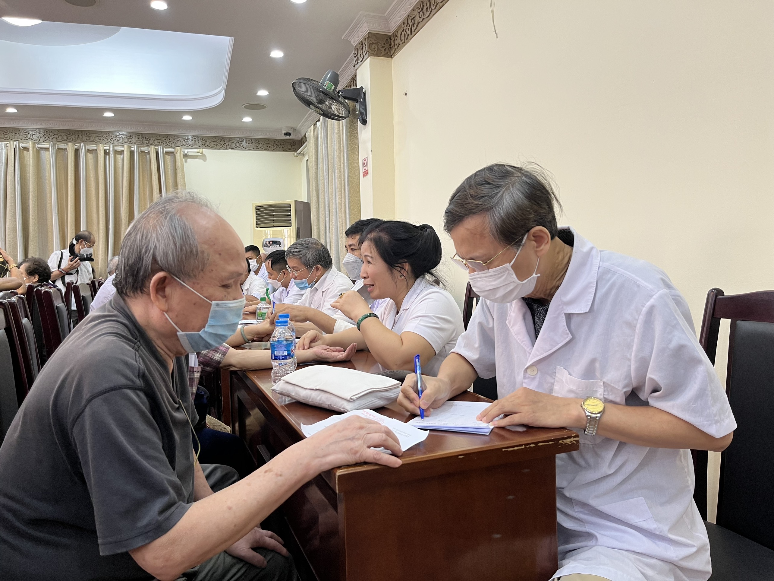 Khám, tư vấn, phát thuốc miễn phí tri ân các thương bệnh binh nhân dịp 27/7 - ảnh 3