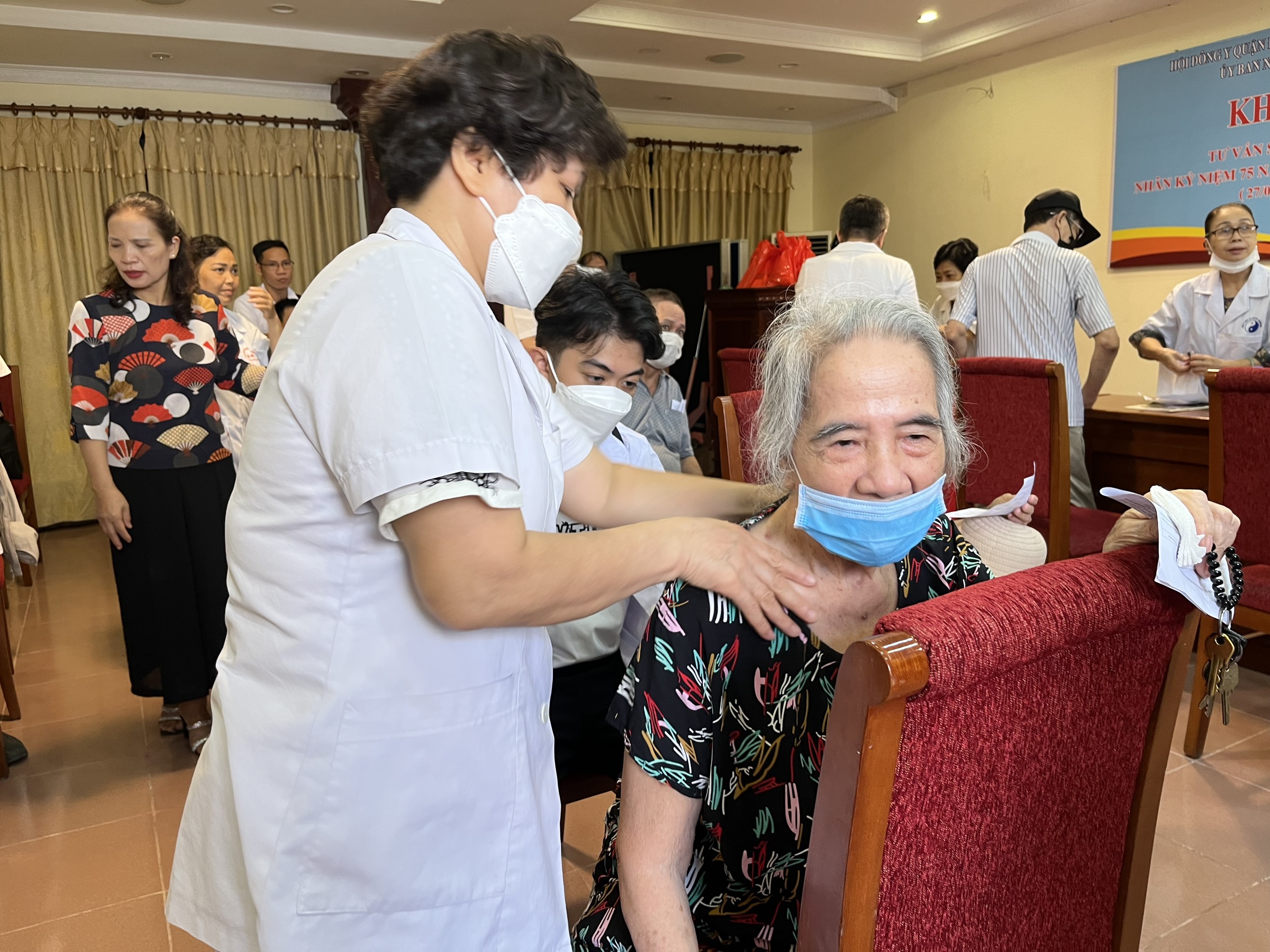 Khám, tư vấn, phát thuốc miễn phí tri ân các thương bệnh binh nhân dịp 27/7 - ảnh 4