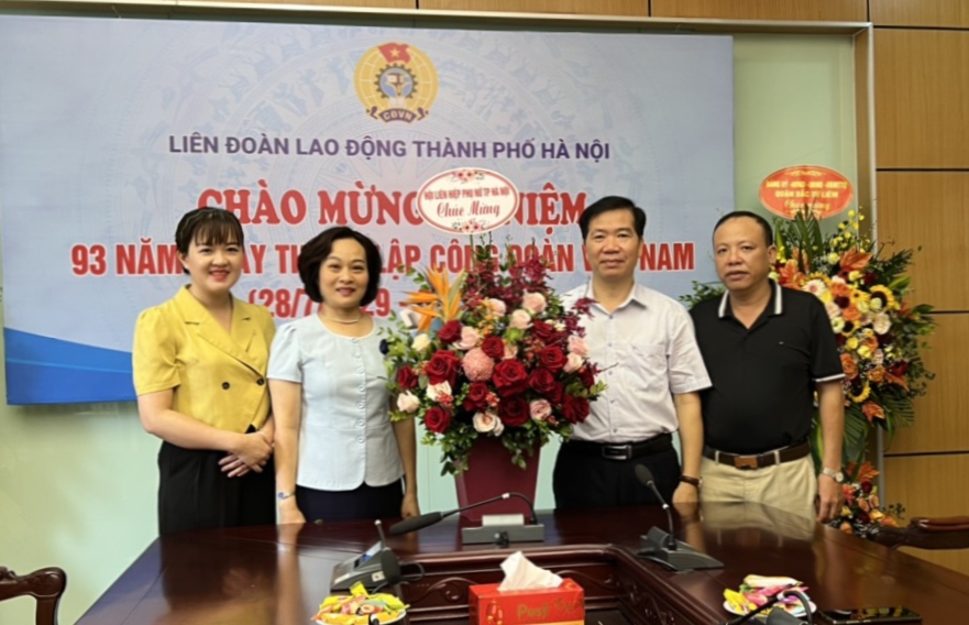 Hội LHPN Hà Nội chúc mừng 93 năm ngày thành lập Công đoàn - ảnh 1