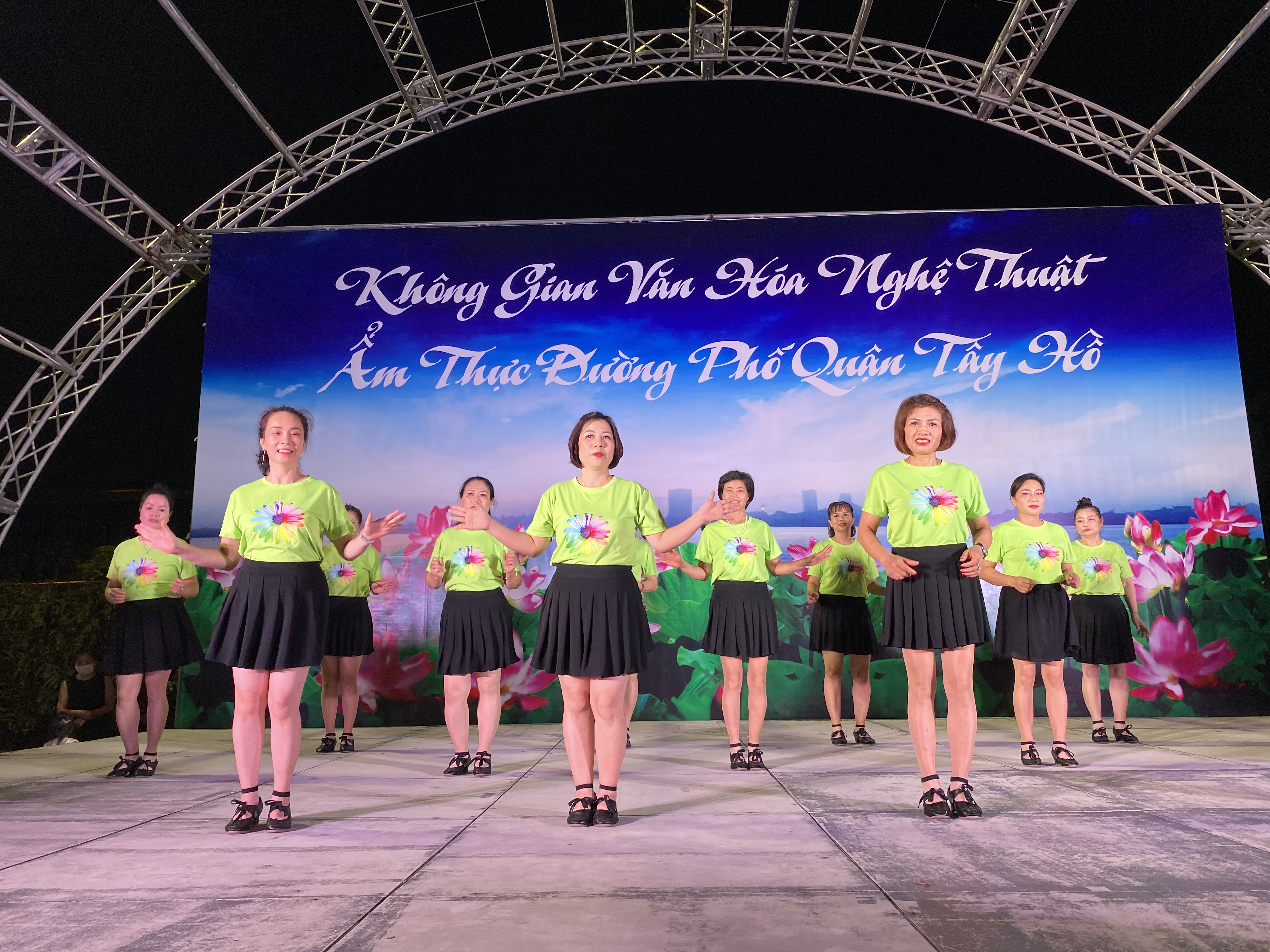 Phụ nữ Tây Hồ: Giao lưu dân vũ, thể thao chào mừng Quốc khánh 2/9 - ảnh 4