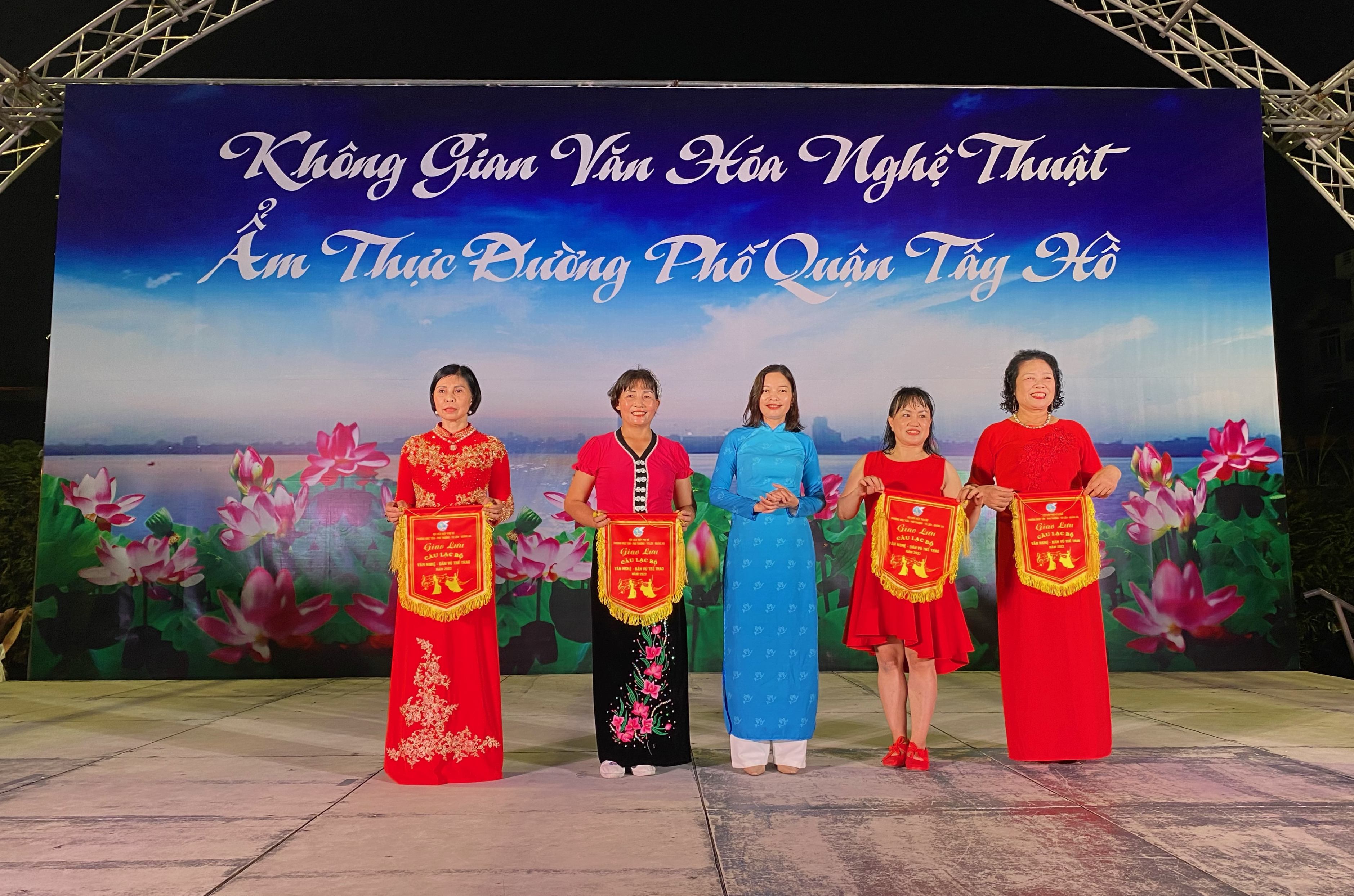 Phụ nữ Tây Hồ: Giao lưu dân vũ, thể thao chào mừng Quốc khánh 2/9 - ảnh 1