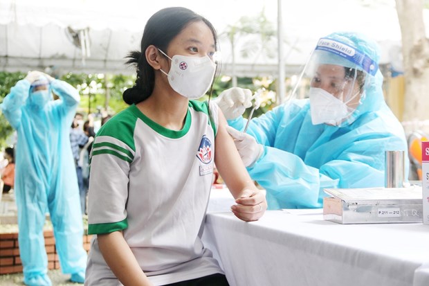 Tiếp tục khẩn trương tổ chức tiêm vaccine COVID-19 lưu động, tại vùng có tỷ lệ tiêm thấp - ảnh 1