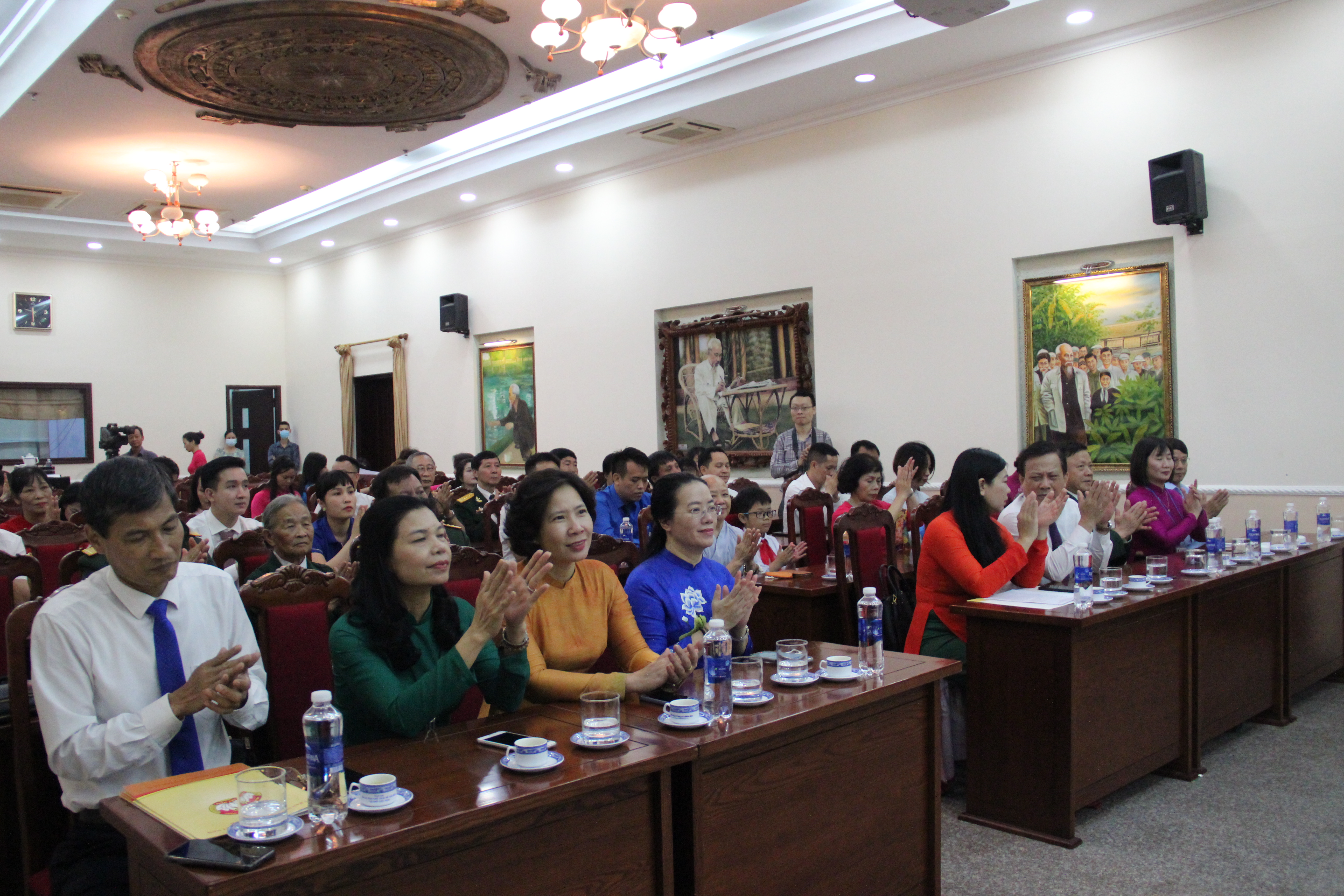 Biểu dương 30 gương điển hình tiên tiến, người tốt việc tốt - ảnh 2