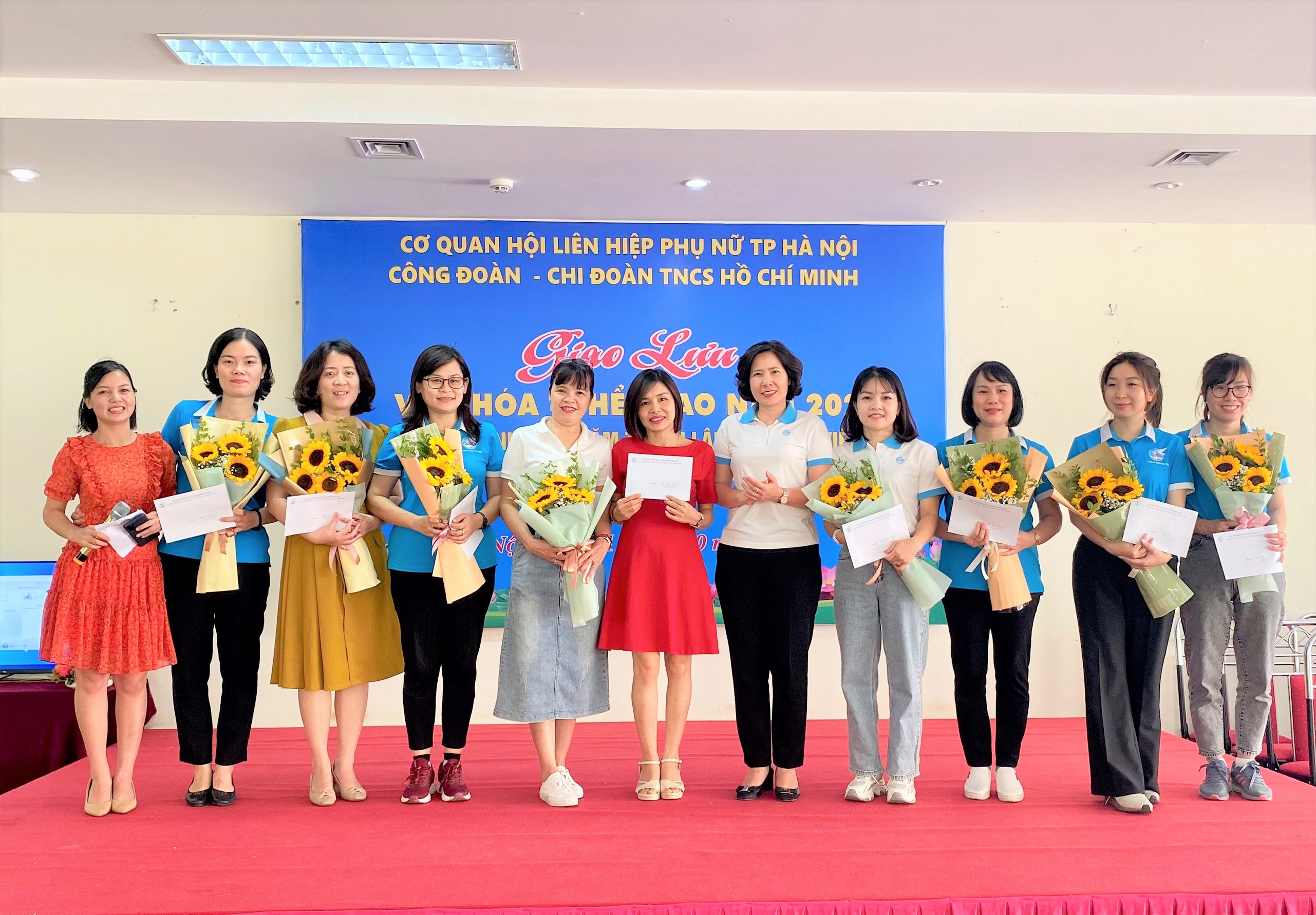Hội LHPN Hà Nội: Sôi nổi hoạt động giao lưu văn hóa - thể thao - ảnh 8