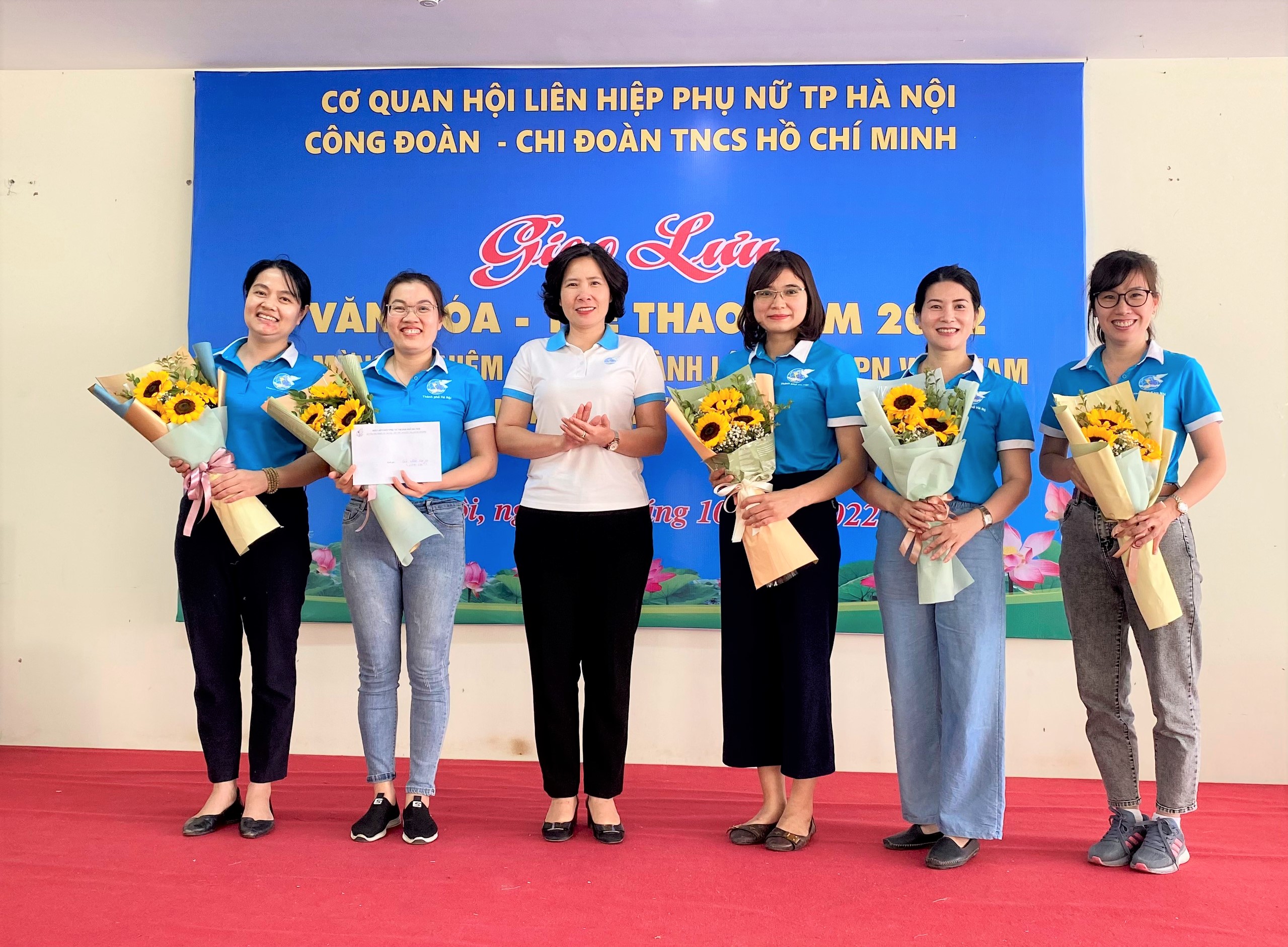 Hội LHPN Hà Nội: Sôi nổi hoạt động giao lưu văn hóa - thể thao - ảnh 9