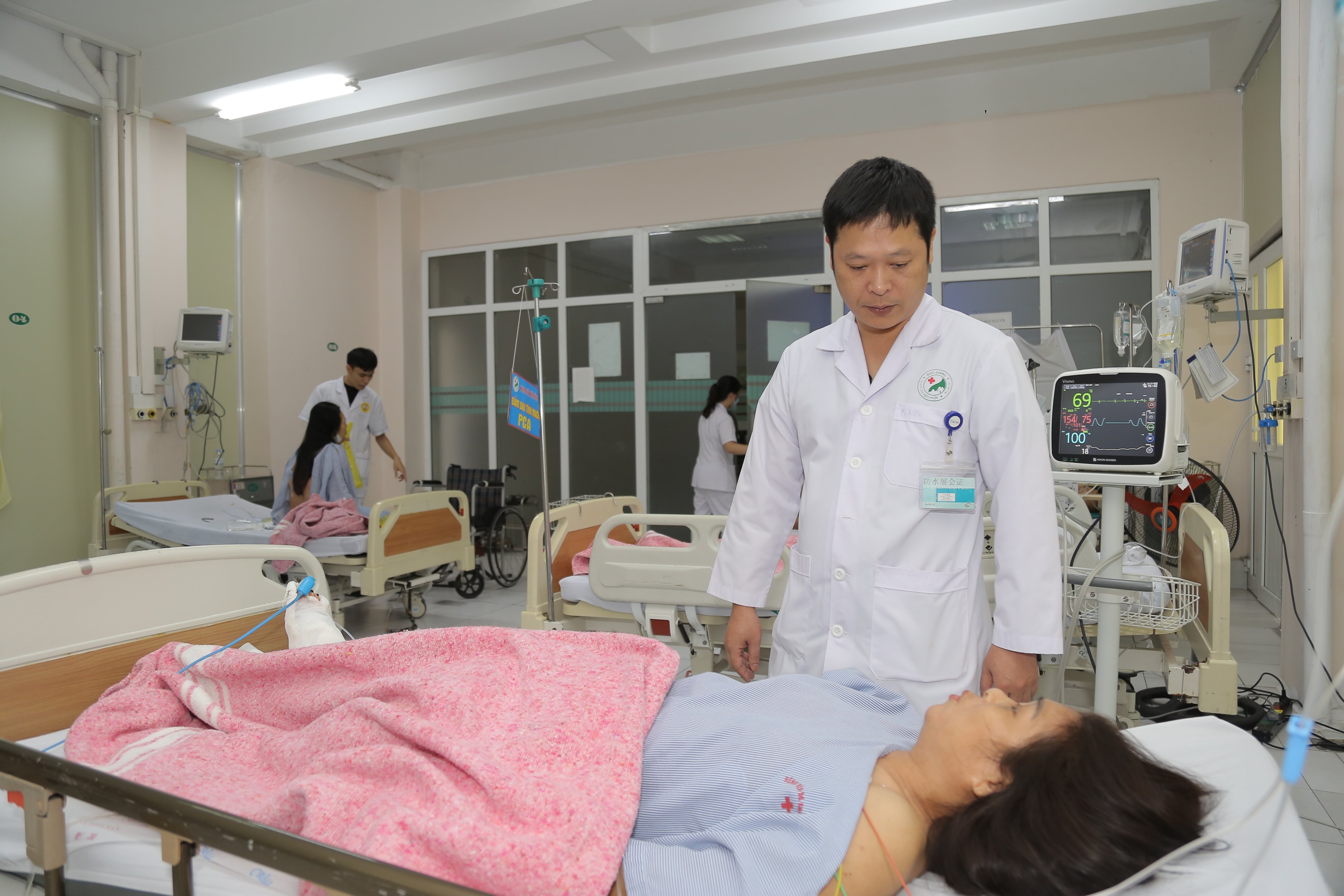 Cứu bàn chân bầm dập sau tai nạn giao thông - ảnh 1
