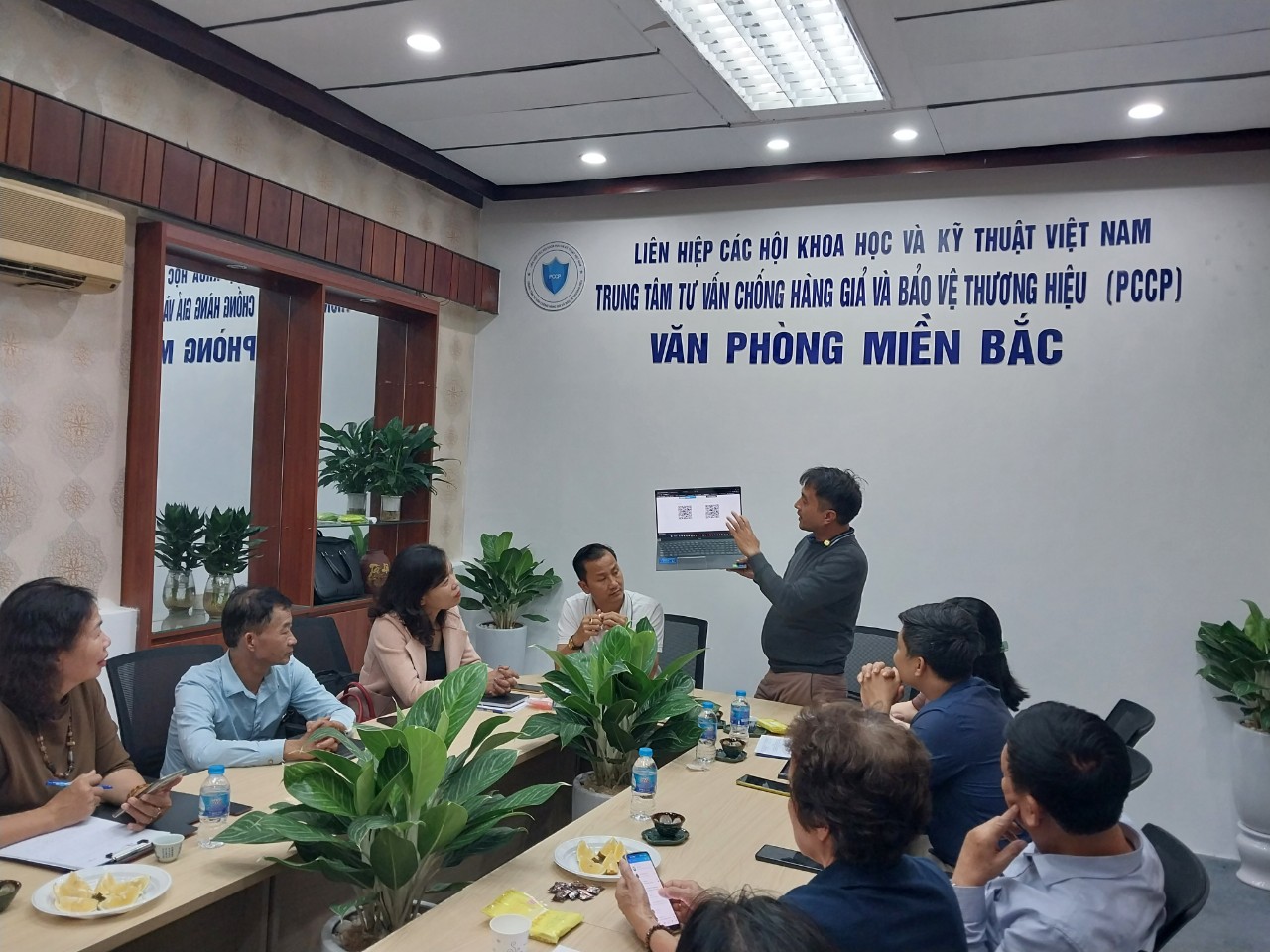Cuộc chiến chống hàng giả cần sự vào cuộc của cả xã hội - ảnh 1