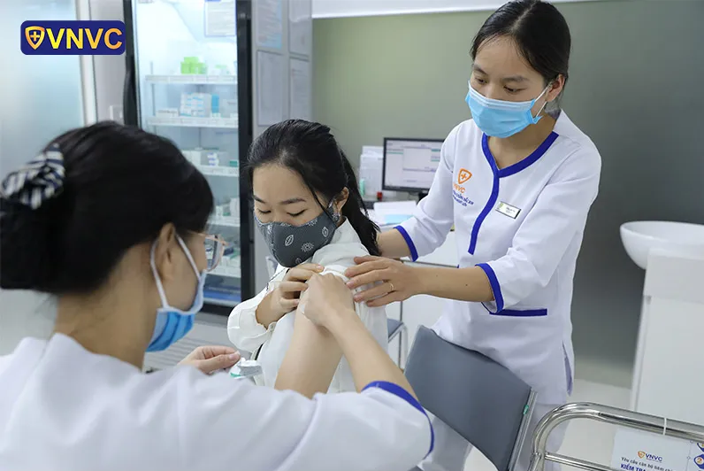Chủ động tiêm vắc-xin ngừa ung thư cổ tử cung - ảnh 1