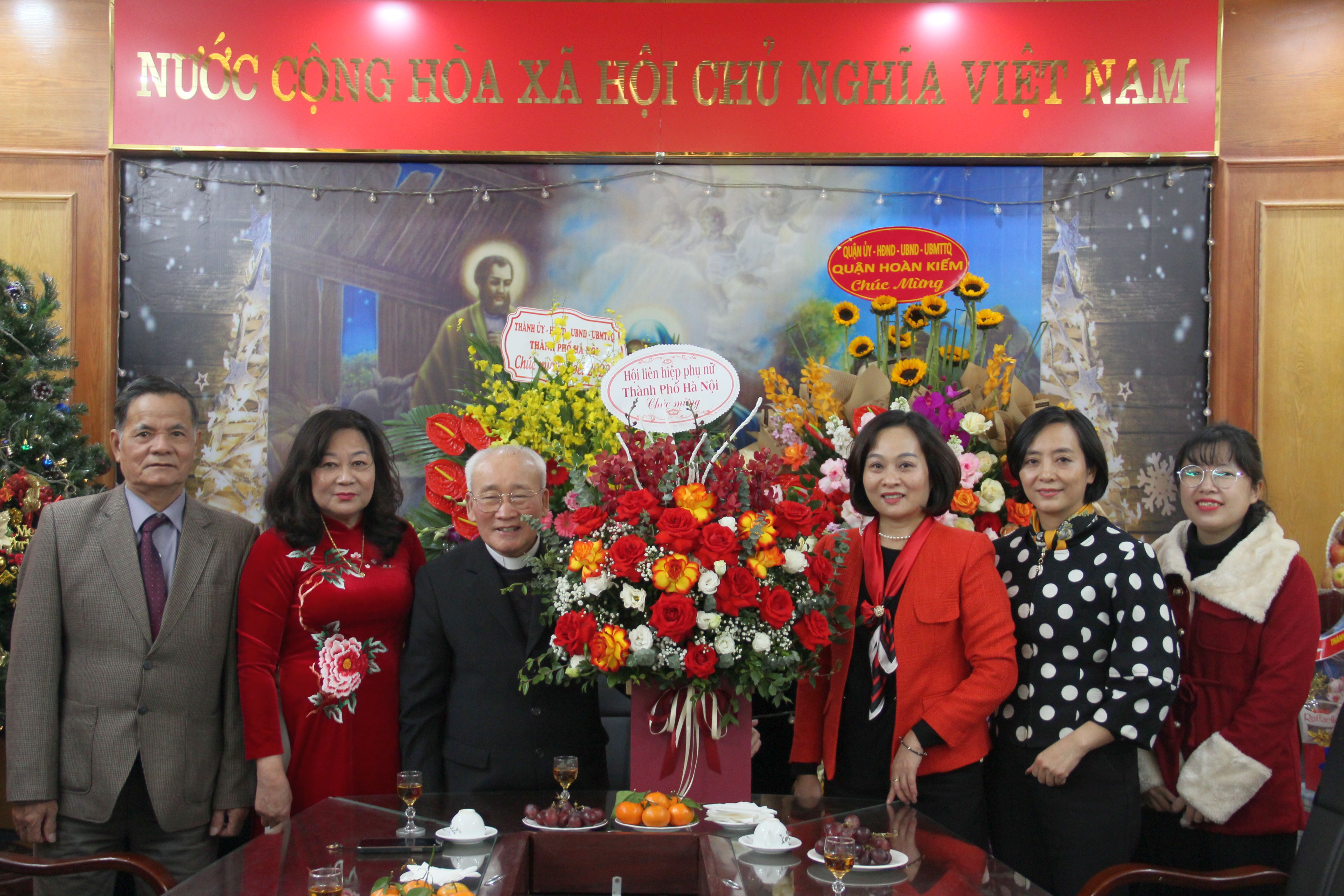 Hội LHPN Hà Nội: Thăm, chúc mừng cơ sở công giáo nhân dịp Noel - ảnh 3