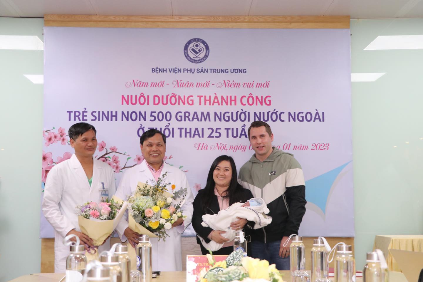 BV Phụ sản TƯ: Đem hạnh phúc tới cho người mẹ Canada từng 4 lần mang thai không thành công - ảnh 1