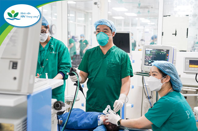 Hóc hạt lạc, 3 trẻ suy hô hấp nặng do bít tắc đường thở - ảnh 1