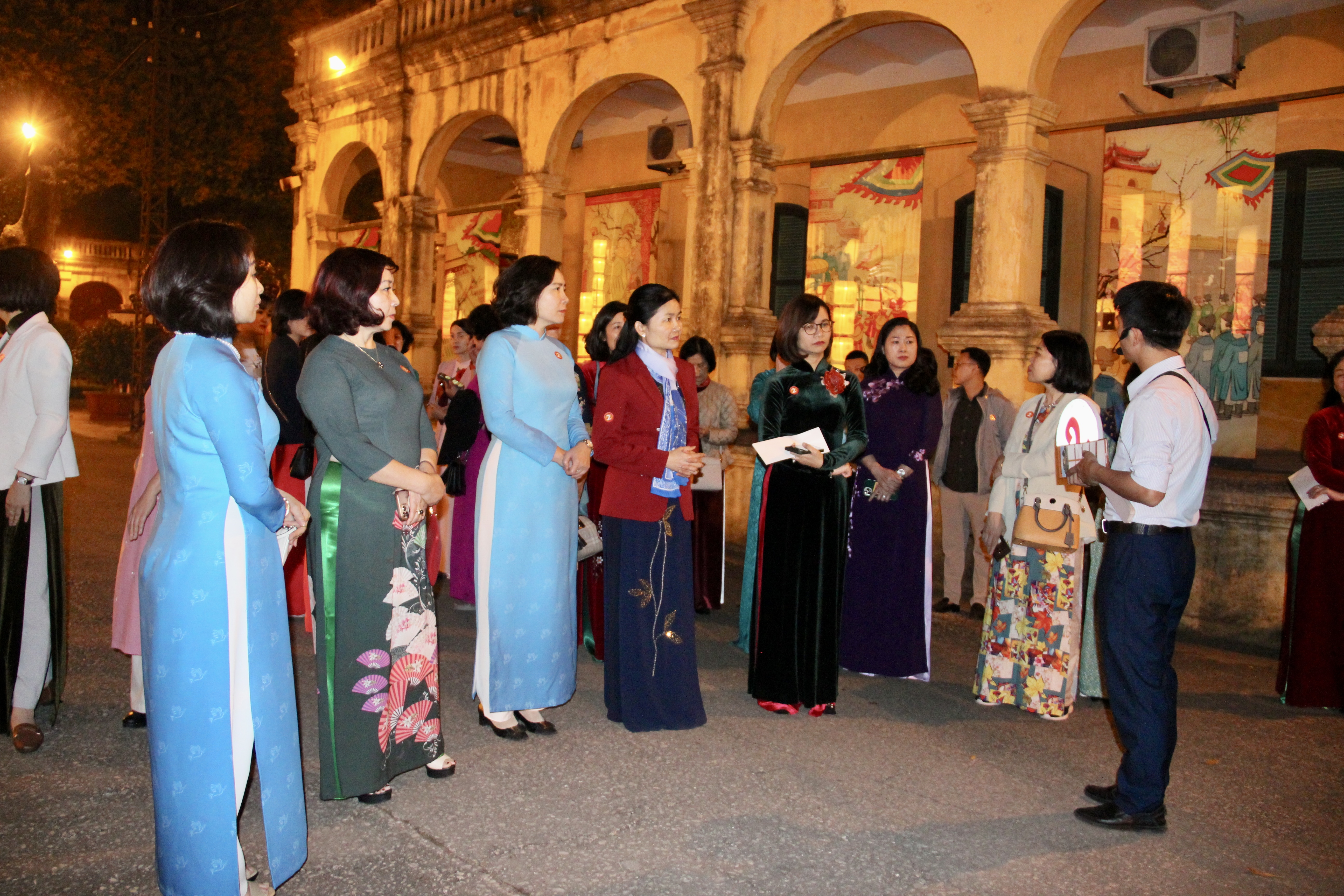 Khám phá lịch sử qua tour đêm “Giải mã Hoàng Thành“ - ảnh 9