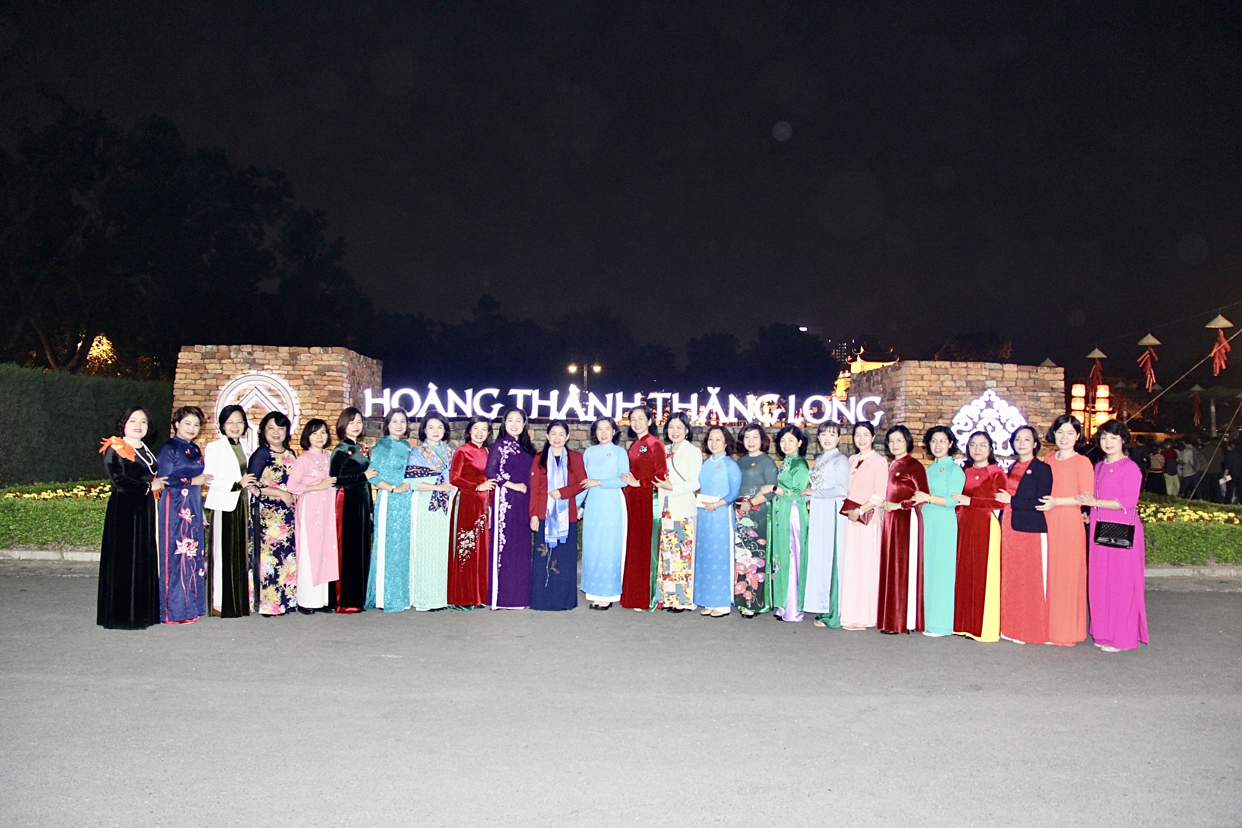 Khám phá lịch sử qua tour đêm “Giải mã Hoàng Thành“ - ảnh 1