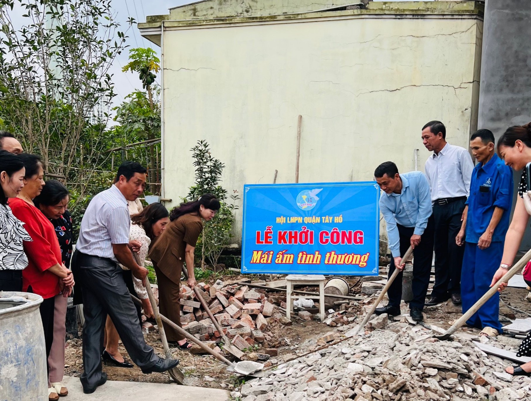 Hội LHPN quận Tây Hồ: Khởi công xây “mái ấm” cho hội viên phụ nữ khó khăn - ảnh 1