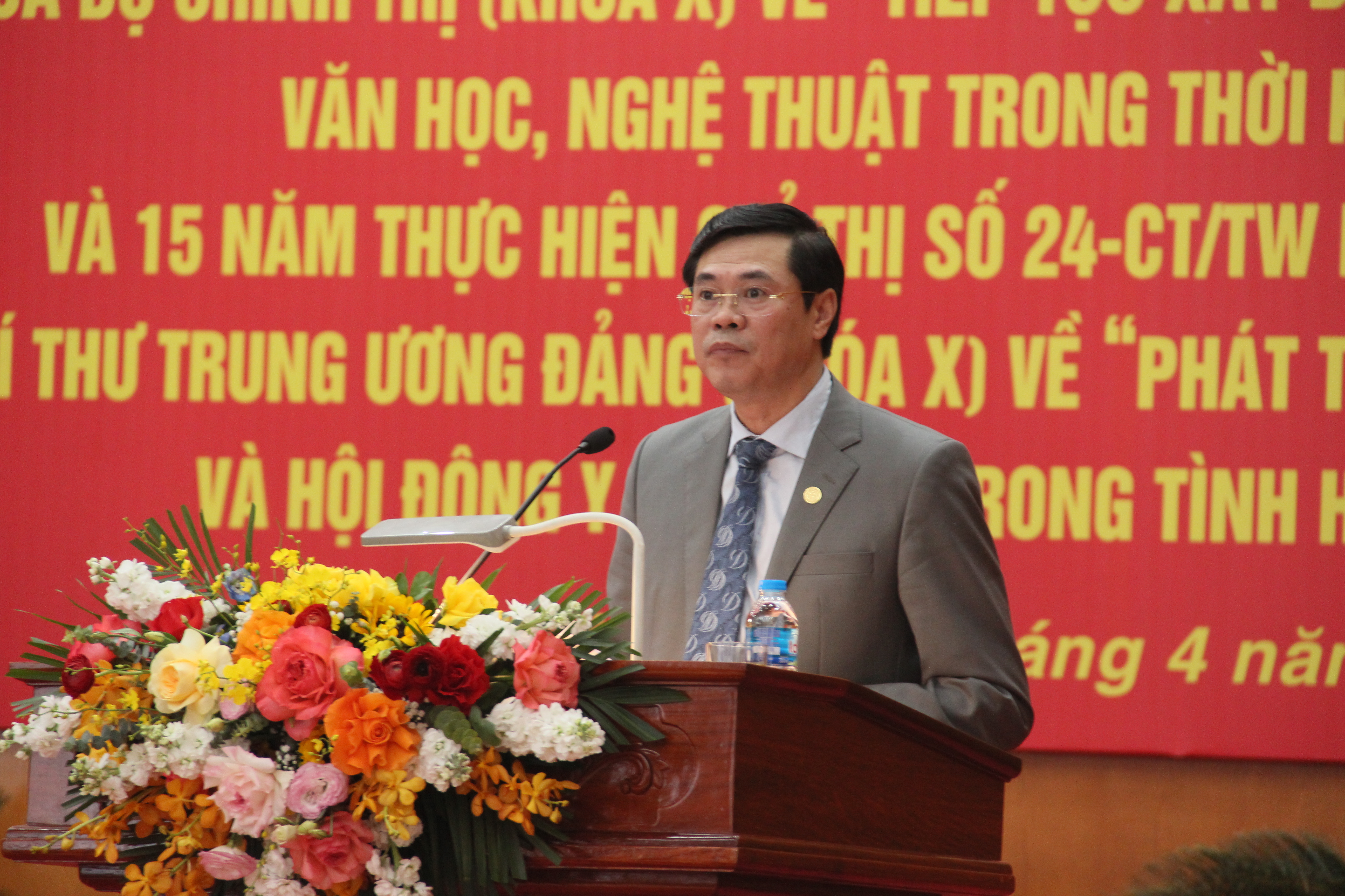 Chú trọng đầu tư nguồn lực phát triển văn học, nghệ thuật và ngành đông y trong thời kỳ mới - ảnh 4
