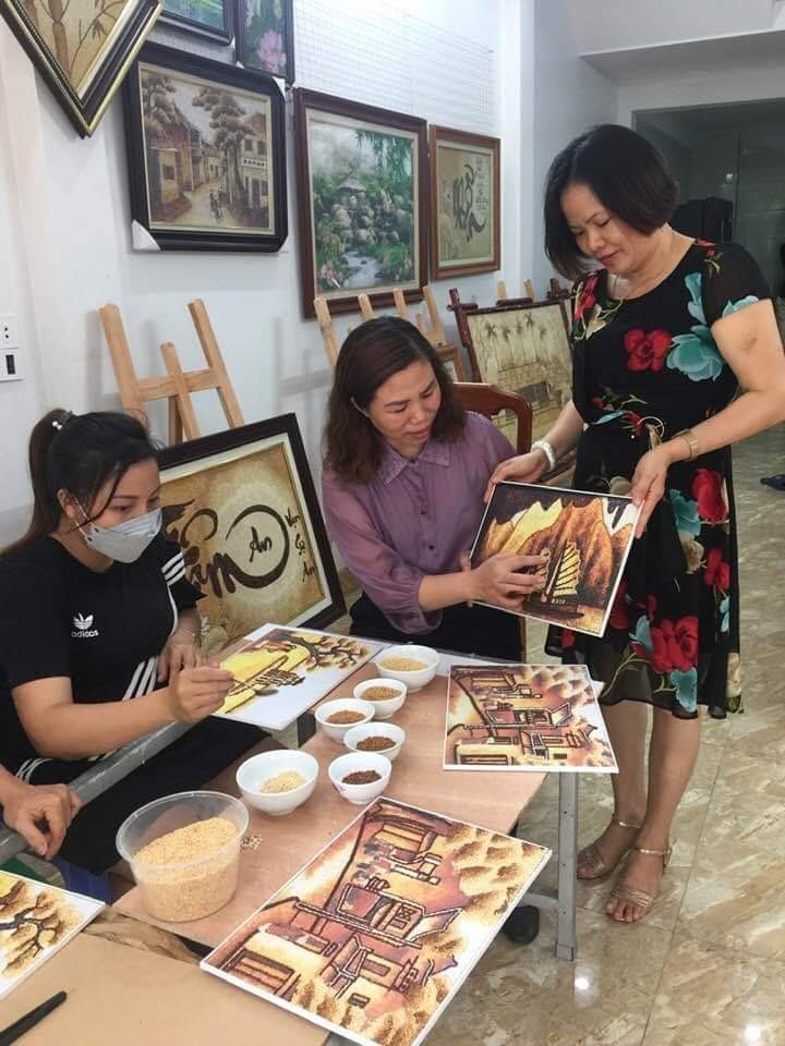 Cô giáo mầm non thổi hồn vào tranh gạo - ảnh 1
