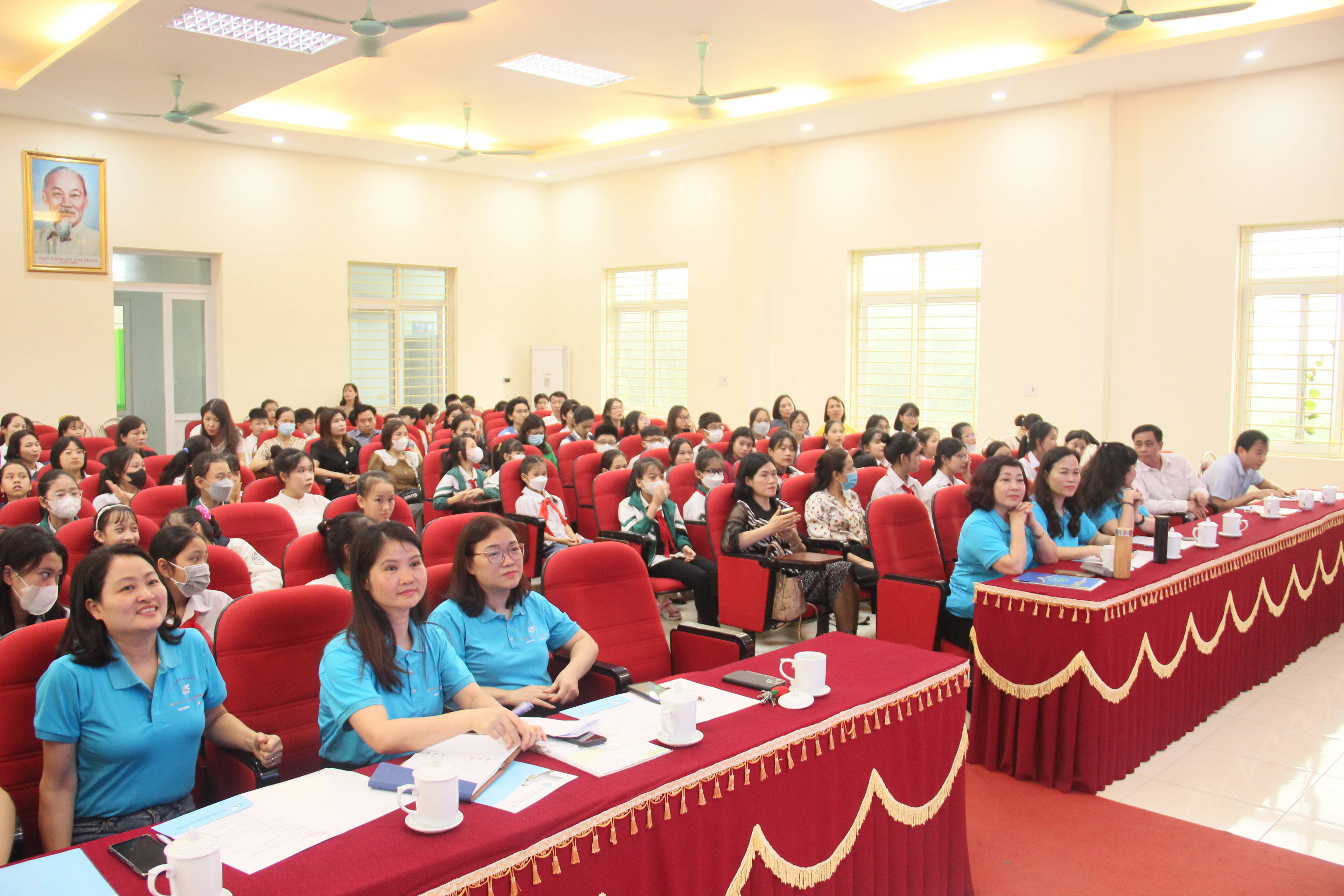 Cần sự hỗ trợ của gia đình, nhà trường để các em “Tự tin là chính mình” - ảnh 1