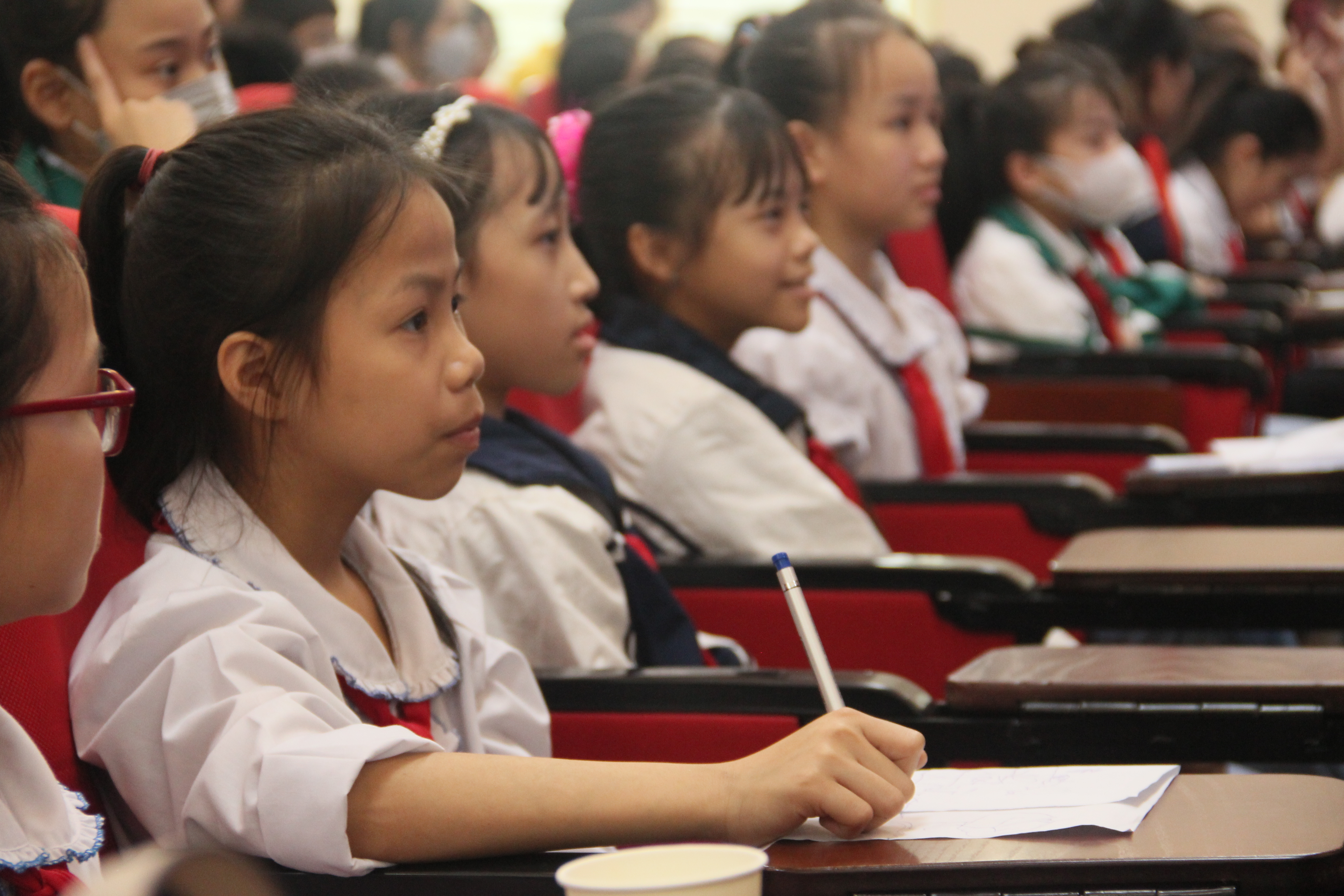 Cần sự hỗ trợ của gia đình, nhà trường để các em “Tự tin là chính mình” - ảnh 3