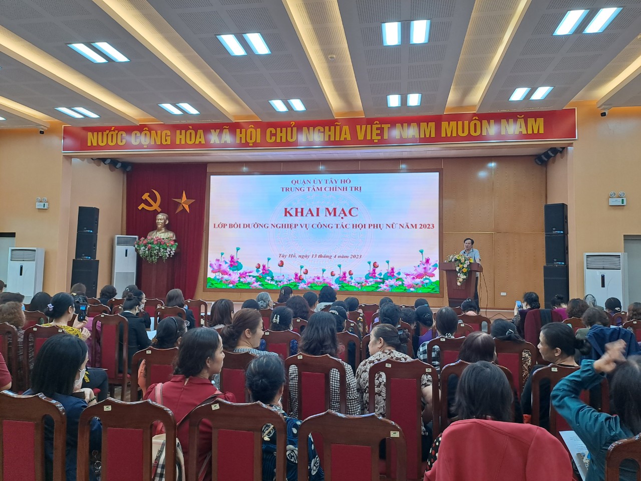 Bồi dưỡng nghiệp vụ cho đội ngũ cán bộ Hội Phụ nữ quận Tây Hồ năm 2023 - ảnh 2