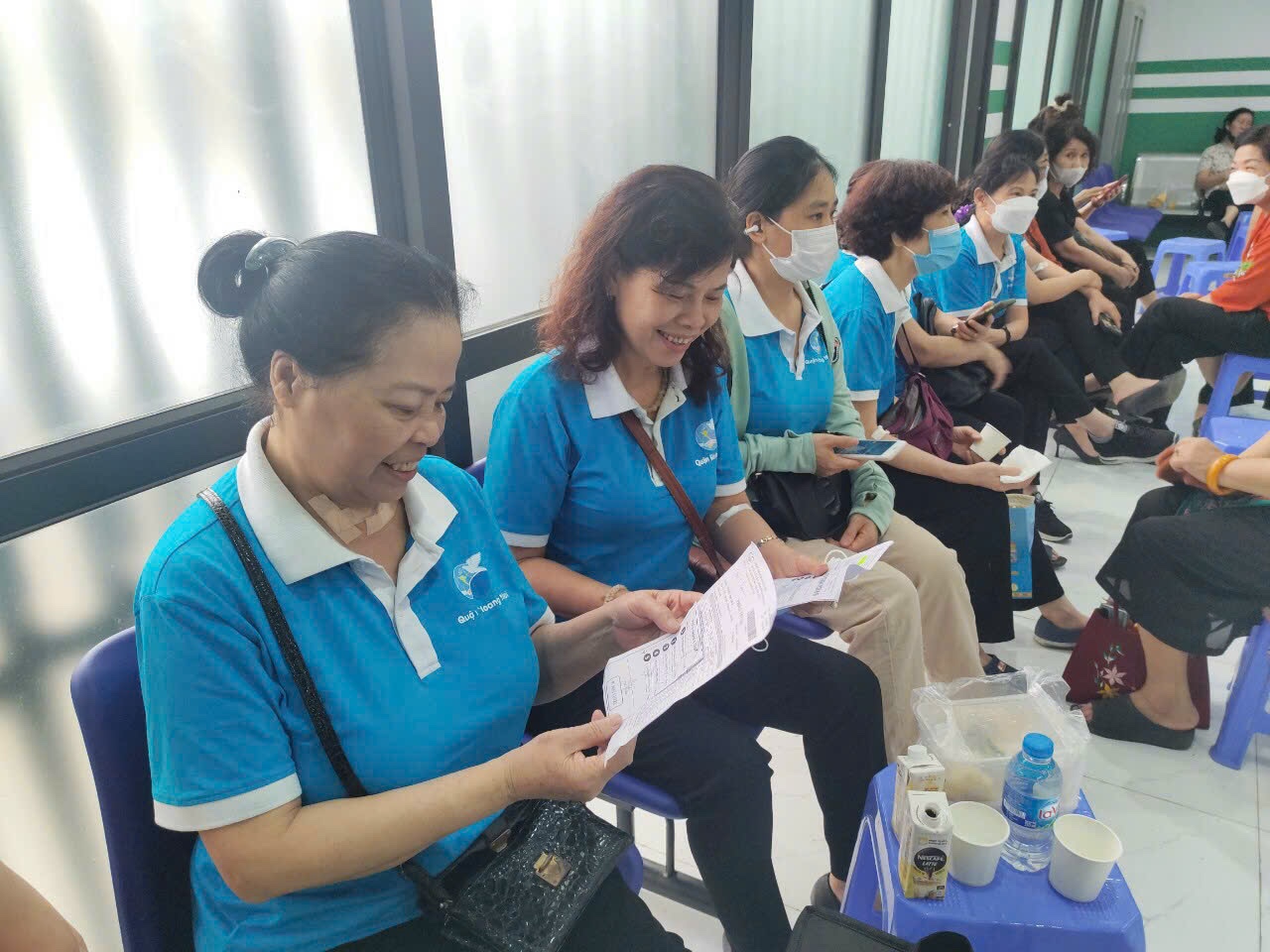 Gần 1.000 phụ nữ quận Hoàng Mai được khám sức khỏe miễn phí - ảnh 1