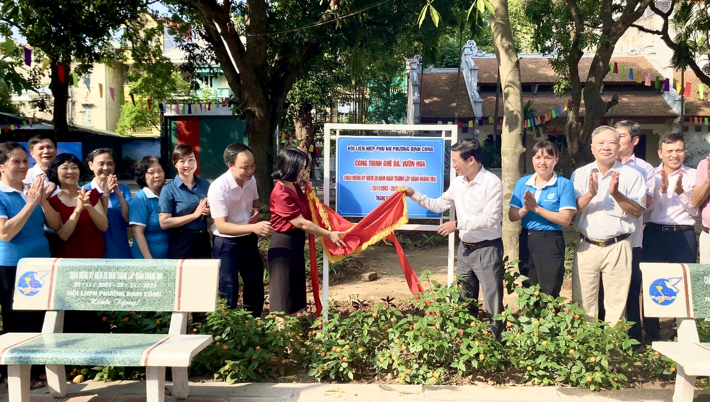 Khánh thành, bàn giao công trình “Ghế đá, vườn hoa”... chào mừng sinh nhật Bác - ảnh 3