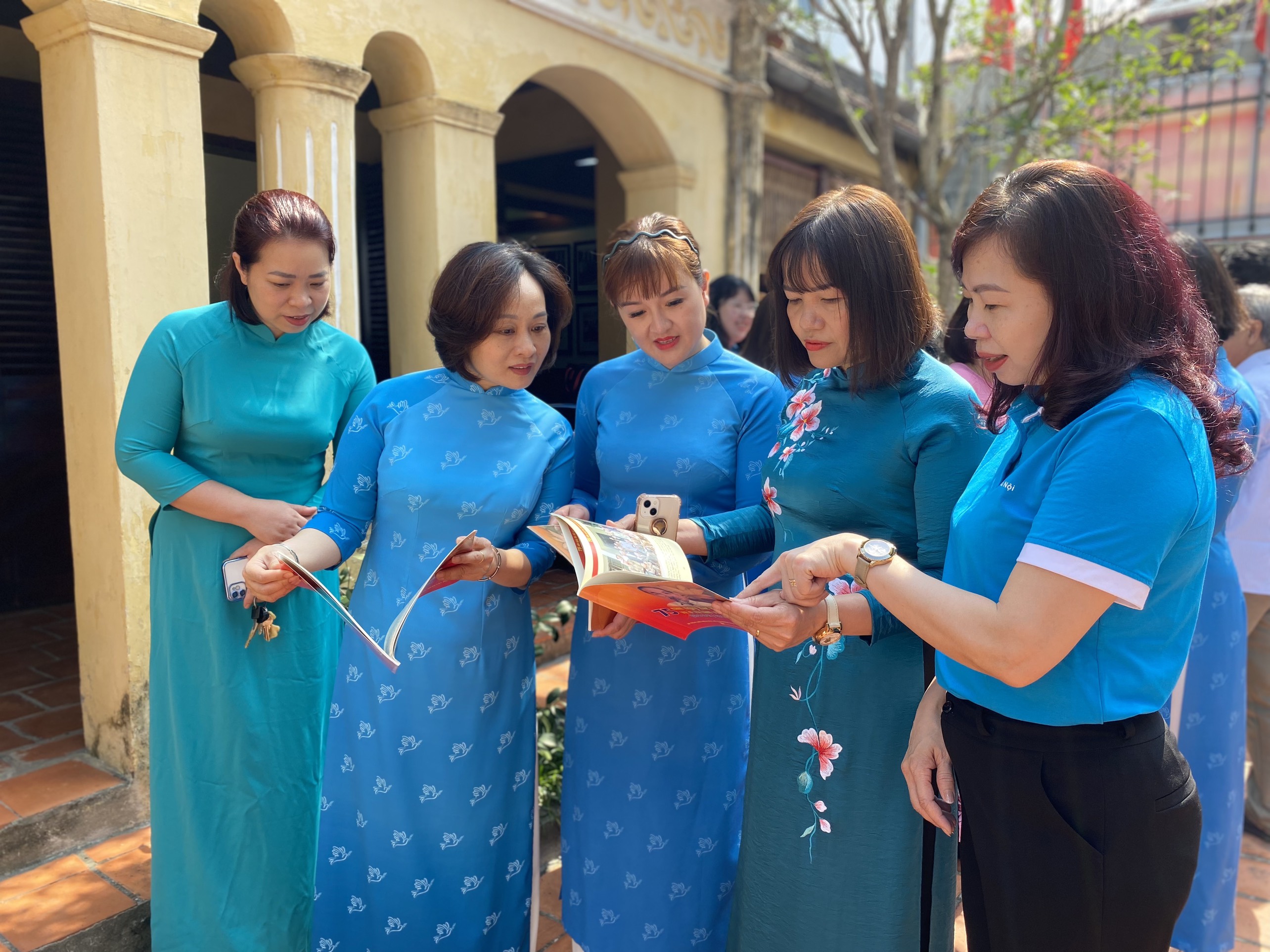 Giáo dục truyền thống cách mạng cho đảng viên, đoàn viên thanh niên Hội LHPN Hà Nội - ảnh 2