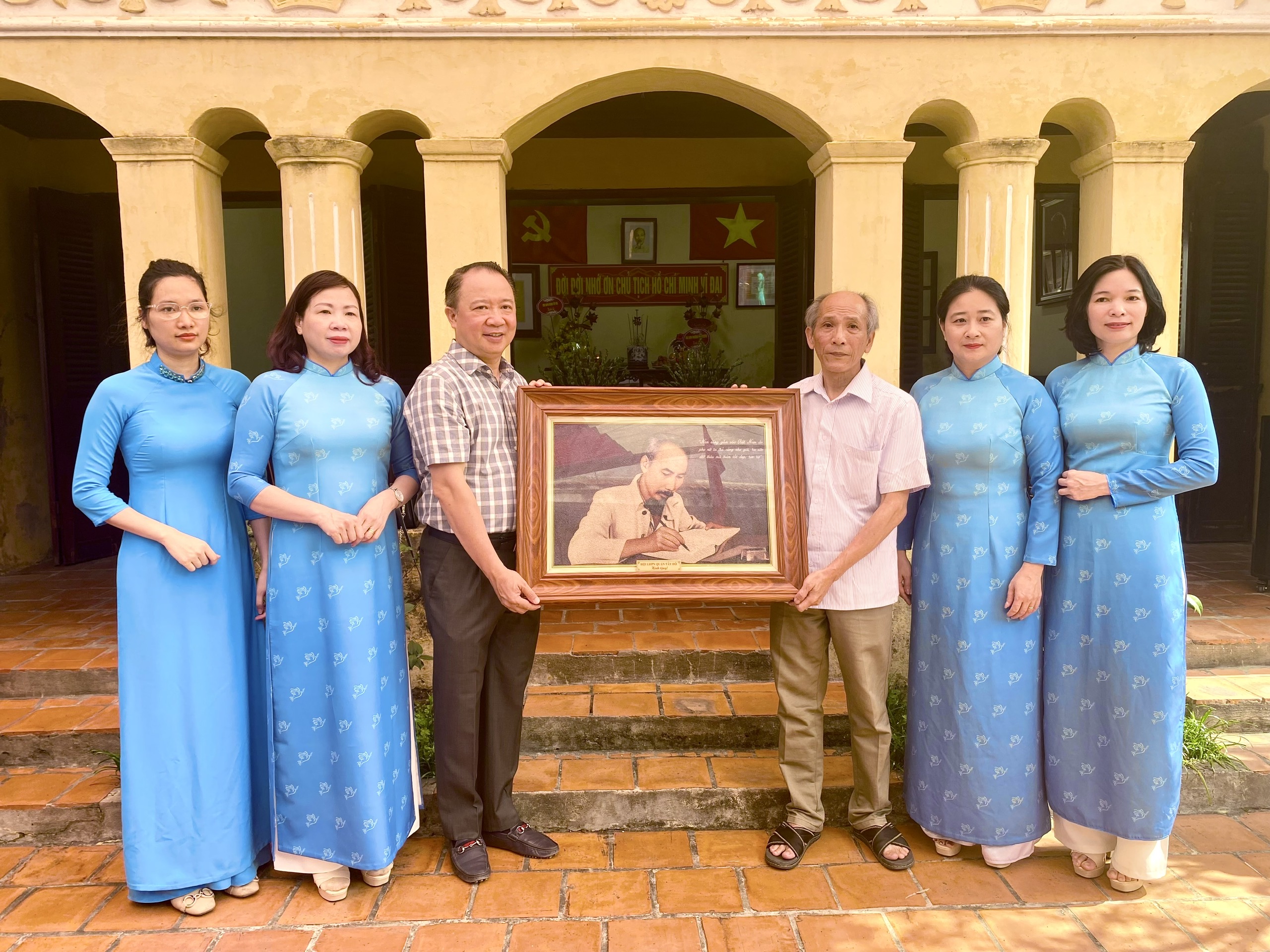 Hội LHPN quận Tây Hồ: Giáo dục truyền thống cho đội ngũ cán bộ Hội - ảnh 3