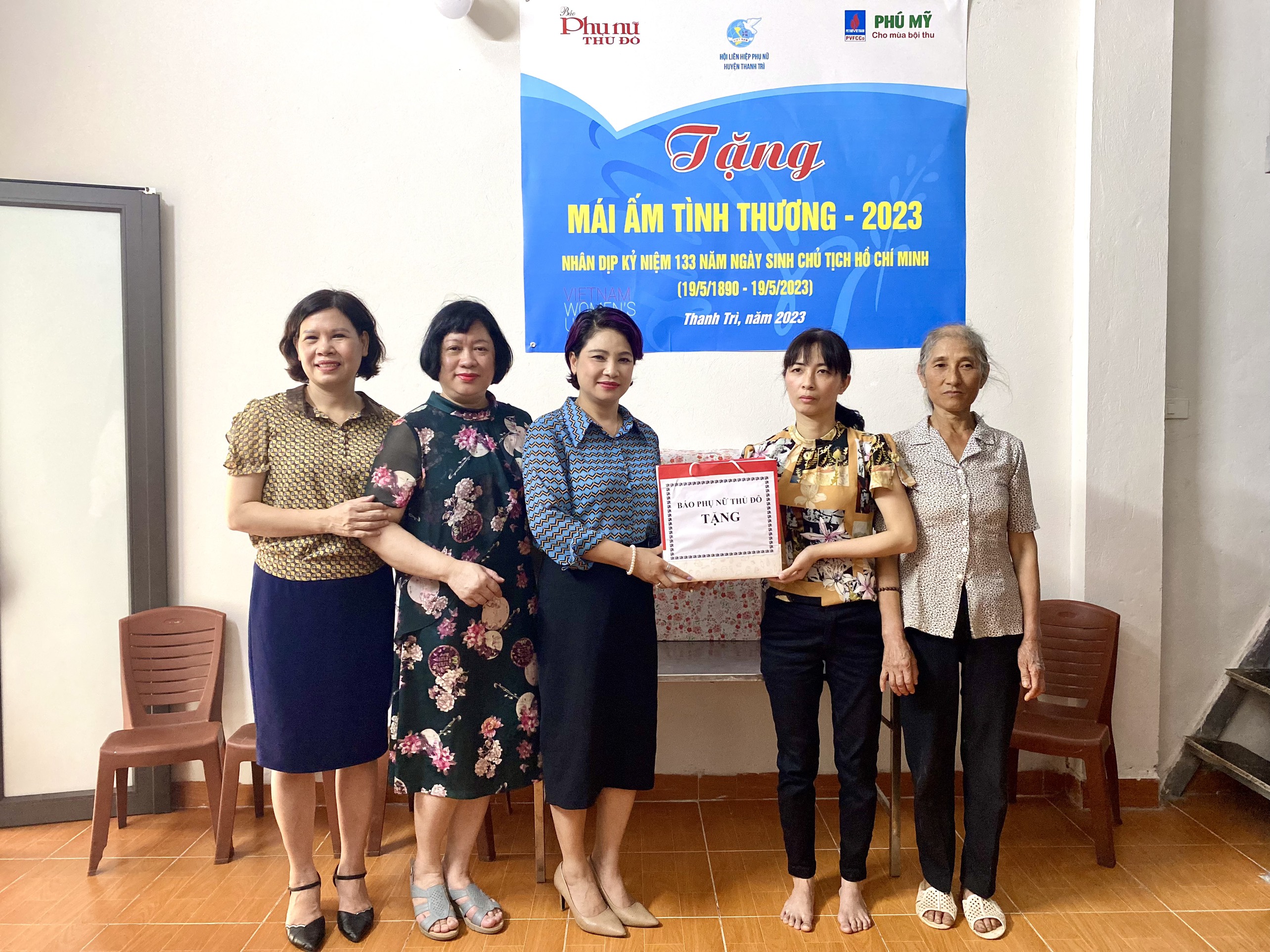 Báo Phụ nữ Thủ đô hỗ trợ hội viên phụ nữ Thanh Trì xây, sửa mái ấm tình thương - ảnh 2