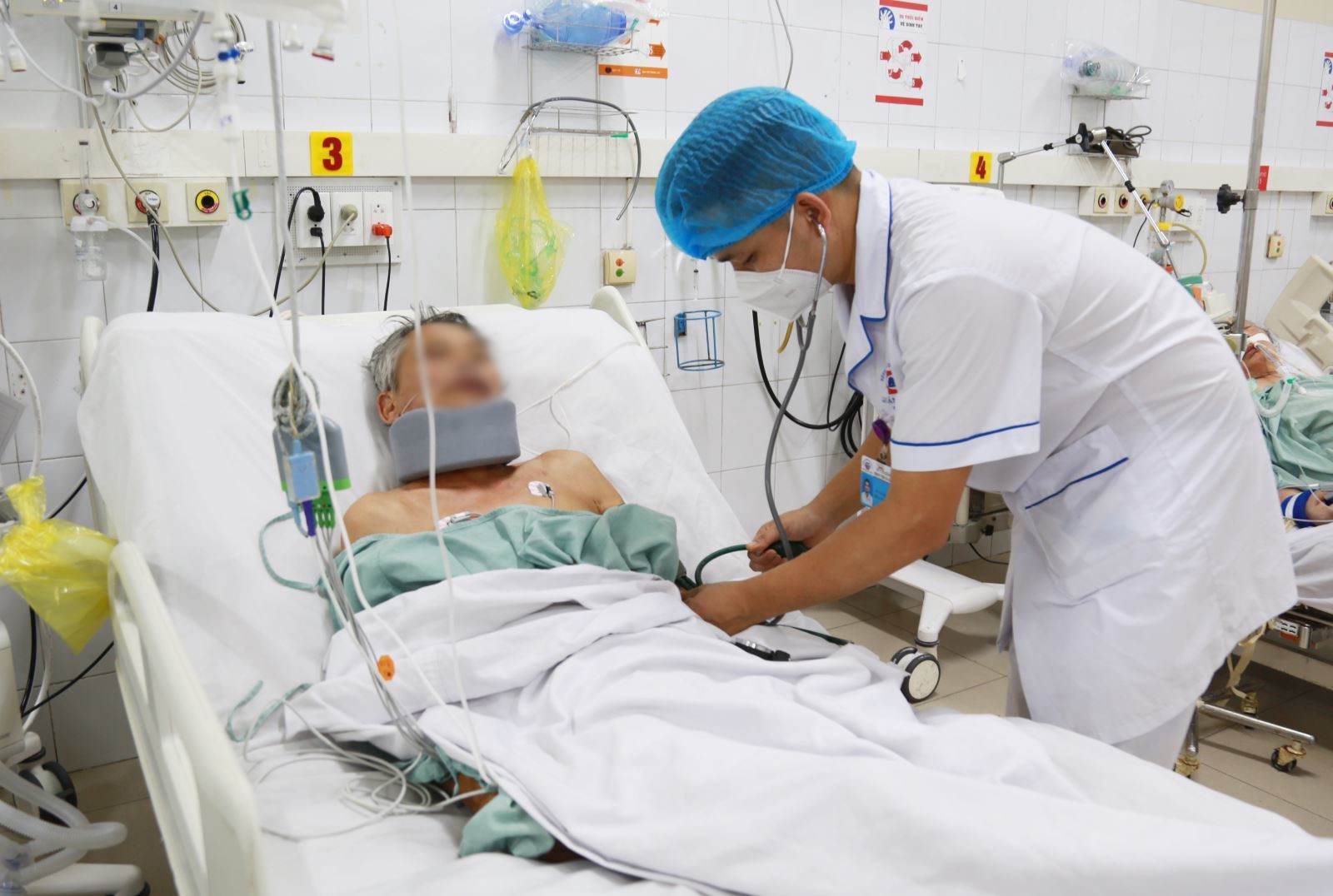 Nam bệnh nhân thoát chết kỳ diệu nhờ ghép tĩnh mạch cảnh bằng mạch tự thân - ảnh 2