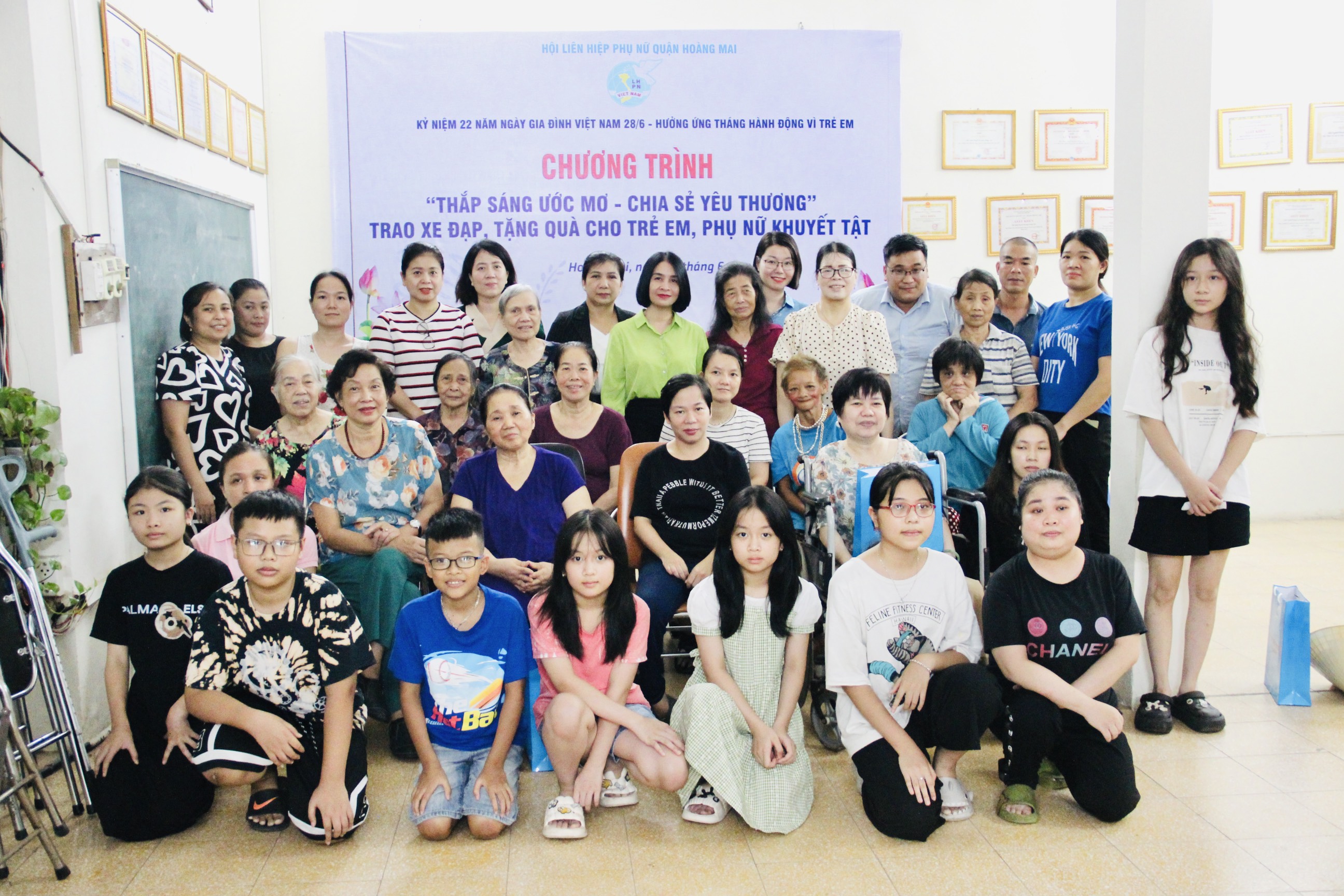“Thắp sáng ước mơ – Chia sẻ yêu thương” cho trẻ em, phụ nữ khuyết tật Hoàng Mai - ảnh 3