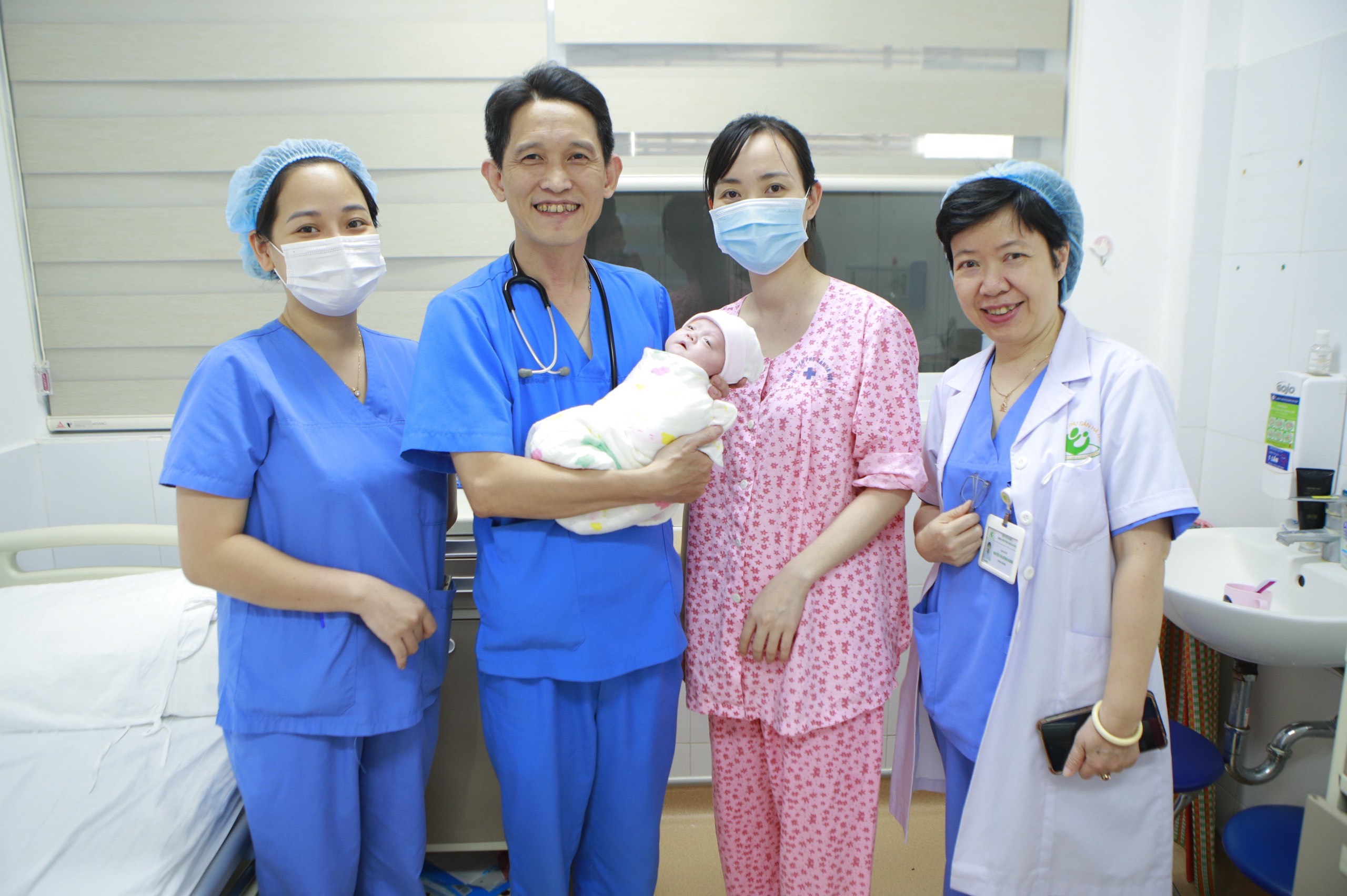 Kỳ tích nuôi dưỡng thành công bé sinh non 400gr - ảnh 1