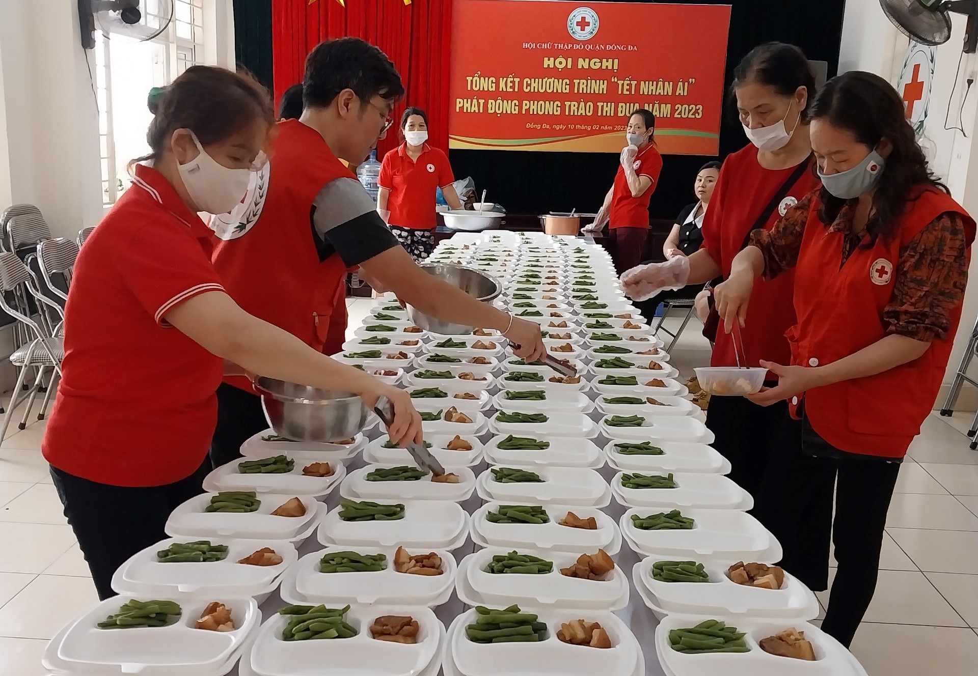 Bếp ăn miễn phí của Hội Chữ thập đỏ quận Đống Đa - ảnh 1