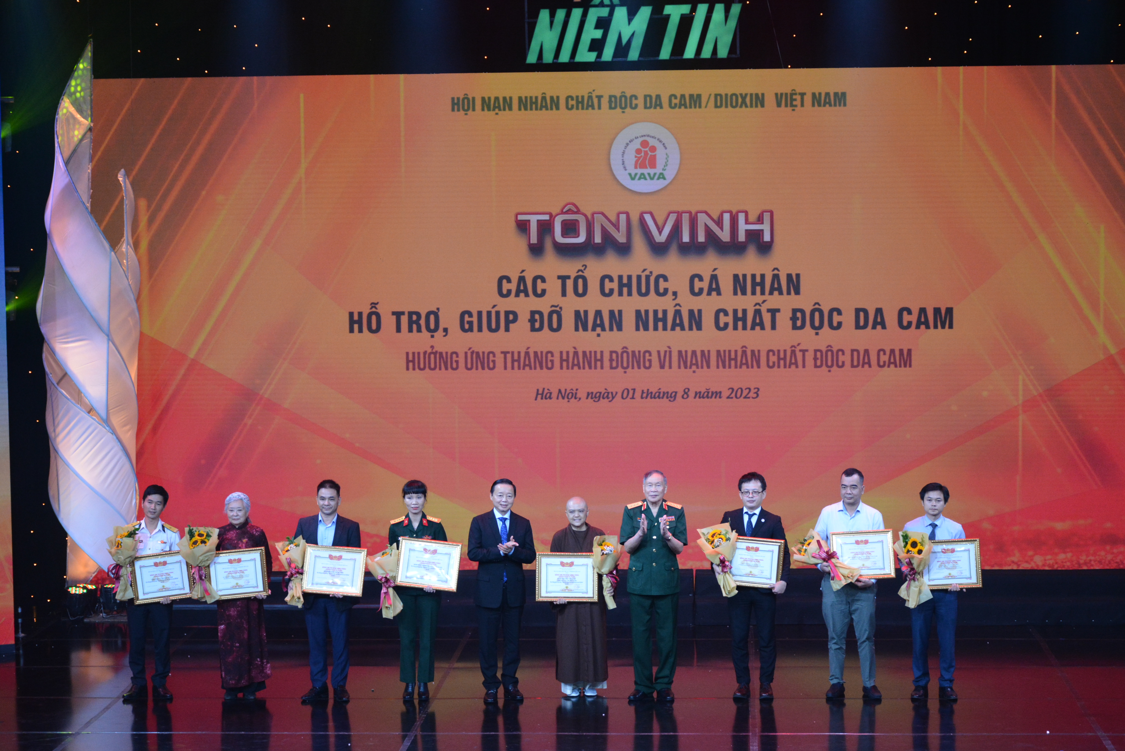 Sâu lắng đêm giao lưu nghệ thuật “Thắp lửa niềm tin“ - ảnh 3