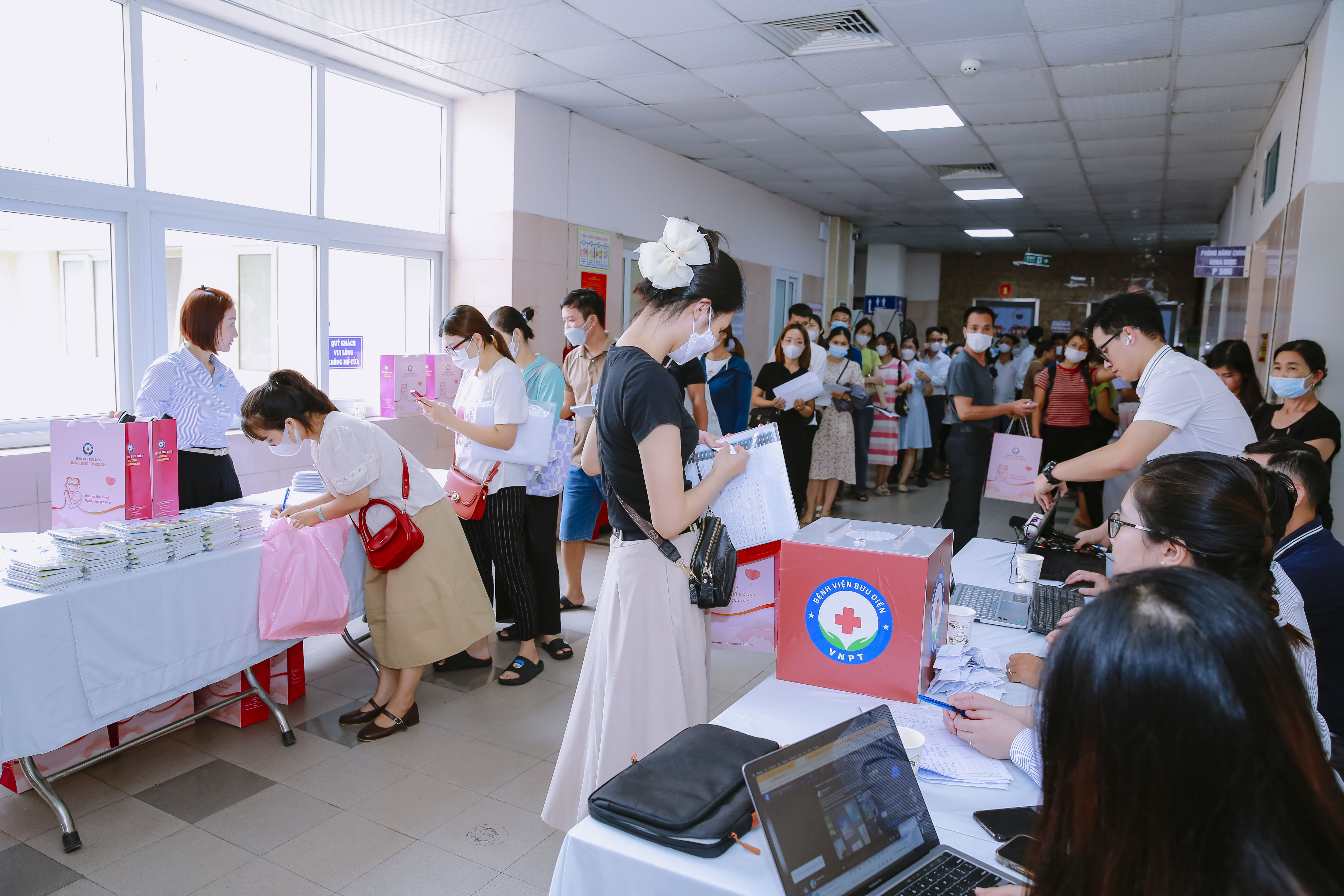 Bệnh viện Bưu Điện: Đồng hành cùng người bệnh trên hành trình tìm “con yêu” - ảnh 1