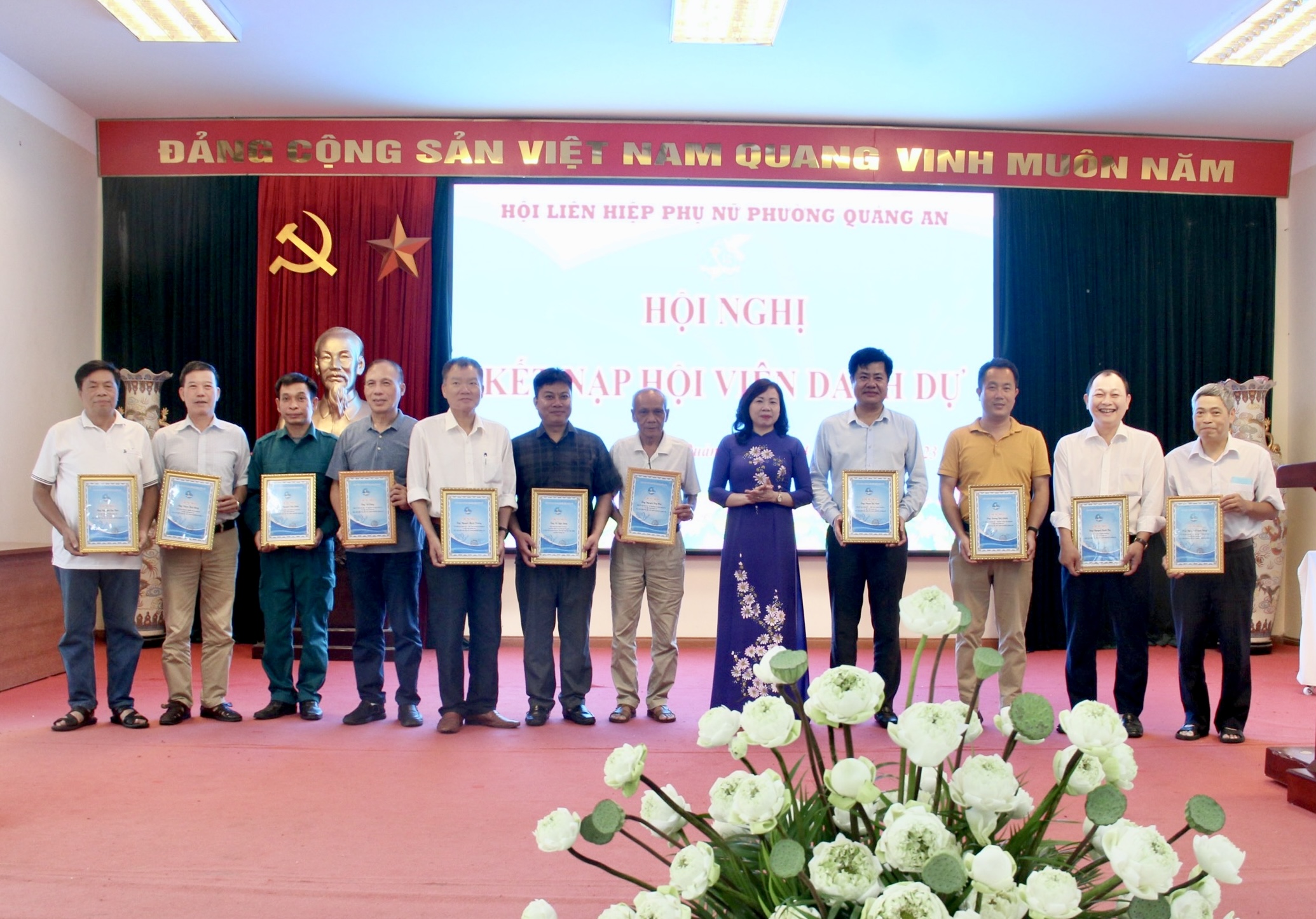 Hội LHPN phường Quảng An (Tây Hồ): Kết nạp 14 cán bộ nam làm hội viên danh dự - ảnh 3