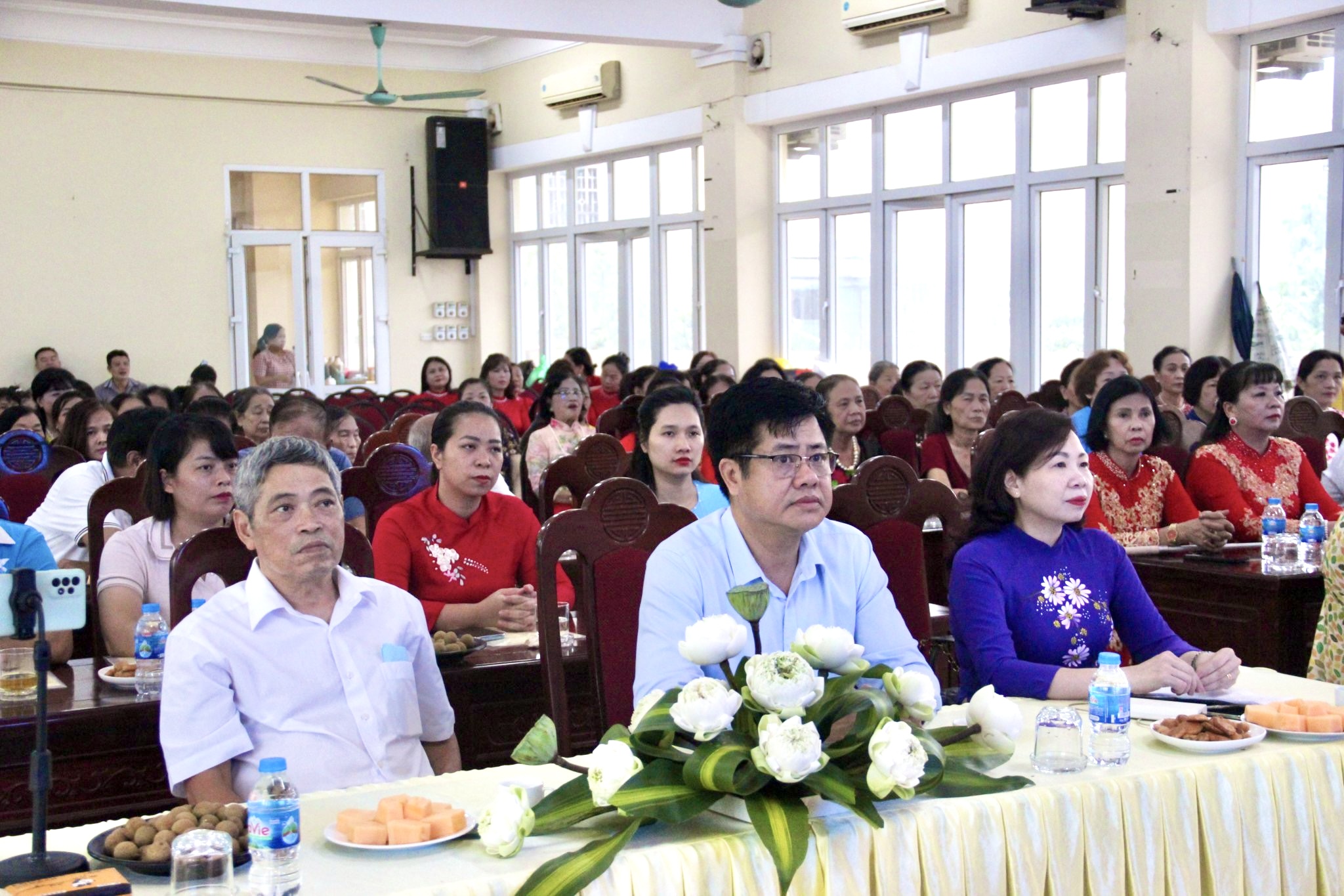 Hội LHPN phường Quảng An (Tây Hồ): Kết nạp 14 cán bộ nam làm hội viên danh dự - ảnh 1