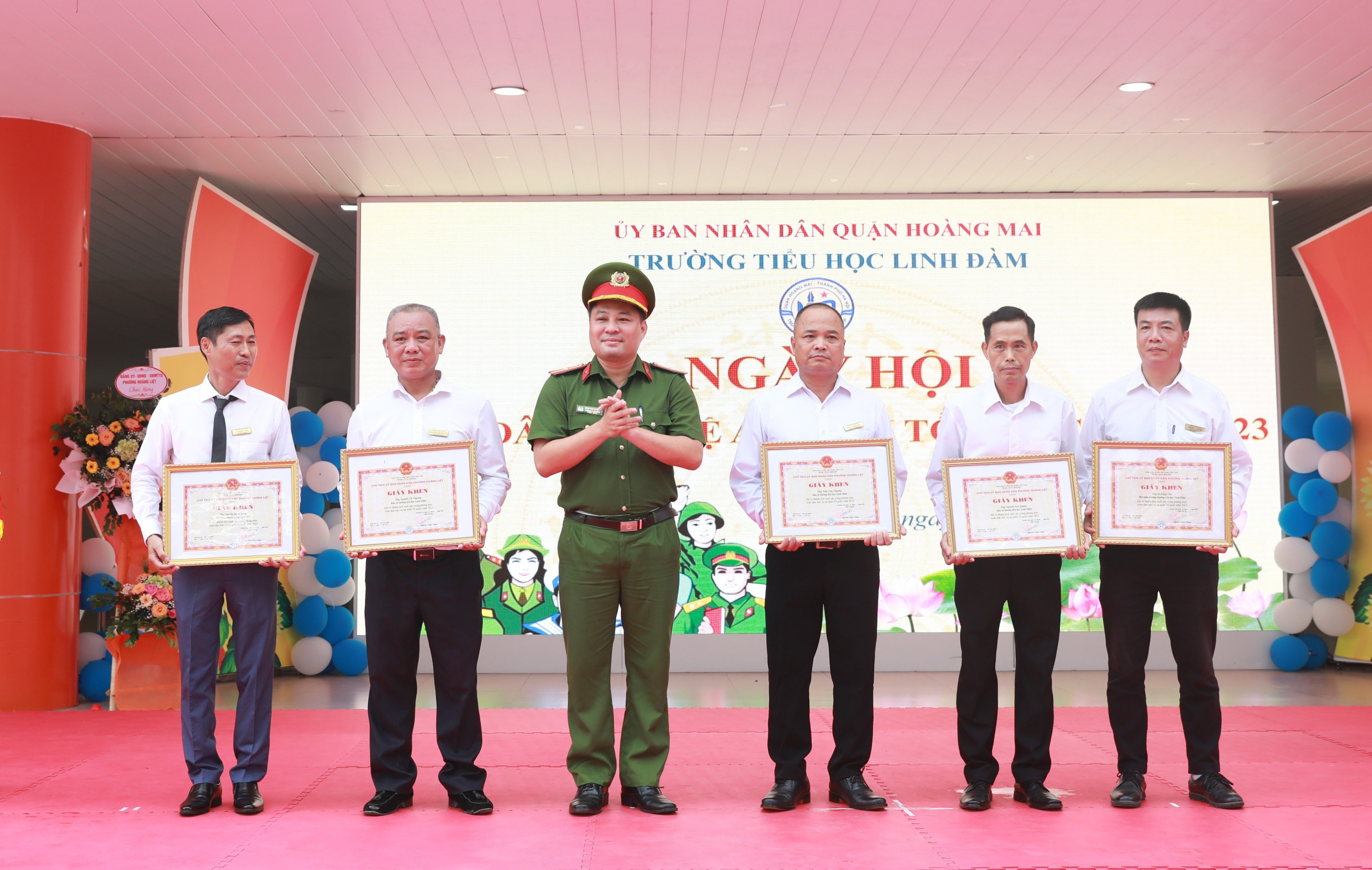 Trường Tiểu học Linh Đàm: Sôi nổi hưởng ứng “Ngày hội toàn dân bảo vệ an ninh tổ quốc” năm 2023 - ảnh 5