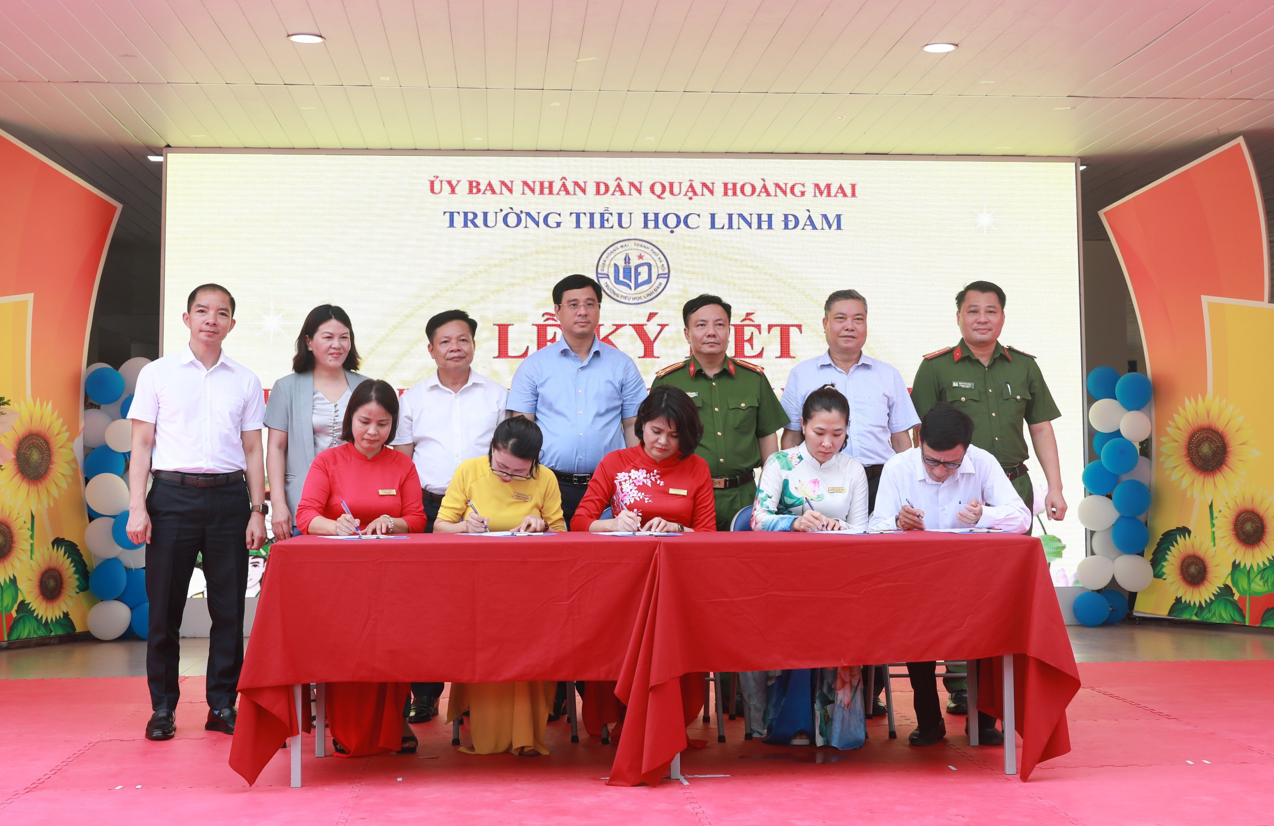Trường Tiểu học Linh Đàm: Sôi nổi hưởng ứng “Ngày hội toàn dân bảo vệ an ninh tổ quốc” năm 2023 - ảnh 7
