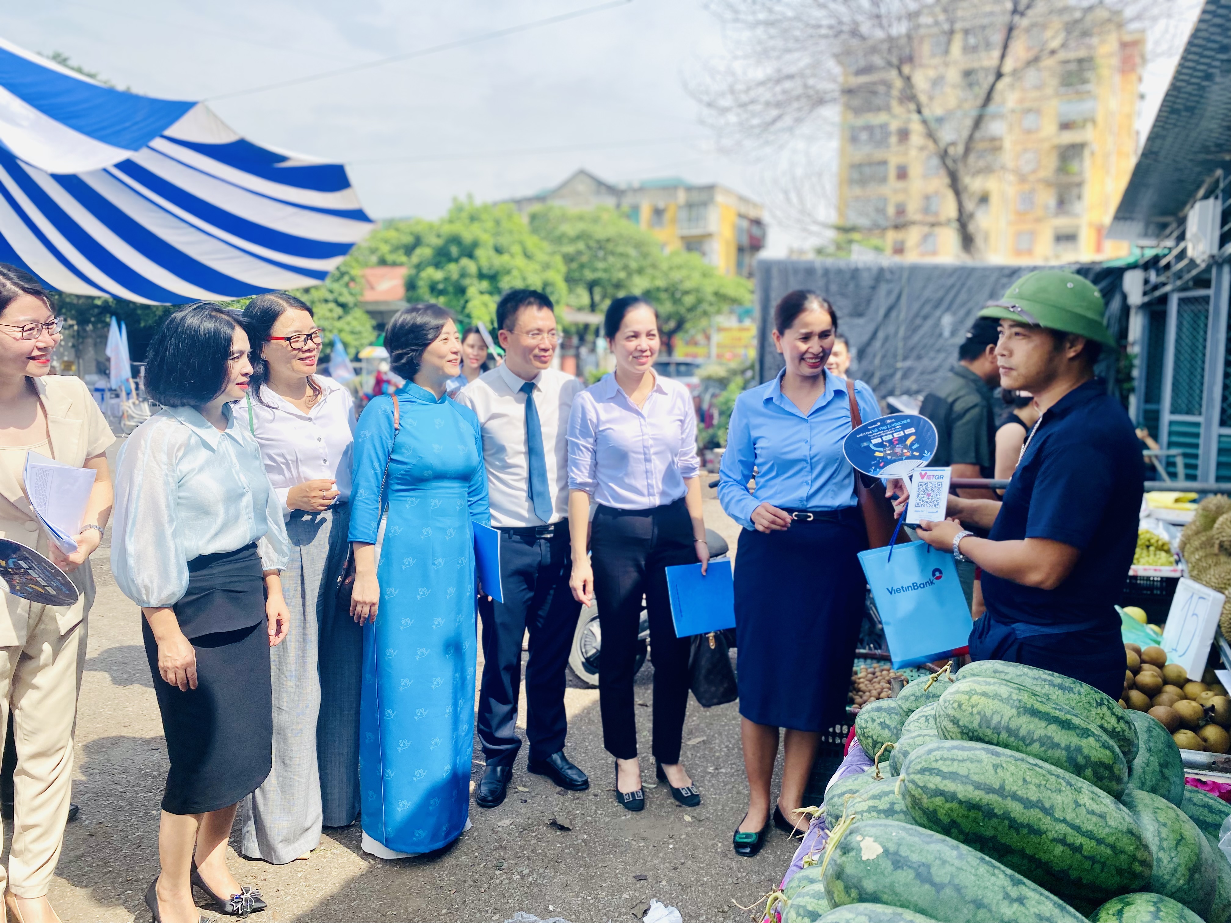 Phụ nữ Hoàng Mai đẩy mạnh bảo vệ môi trường, an toàn vệ sinh tại các chợ - ảnh 2