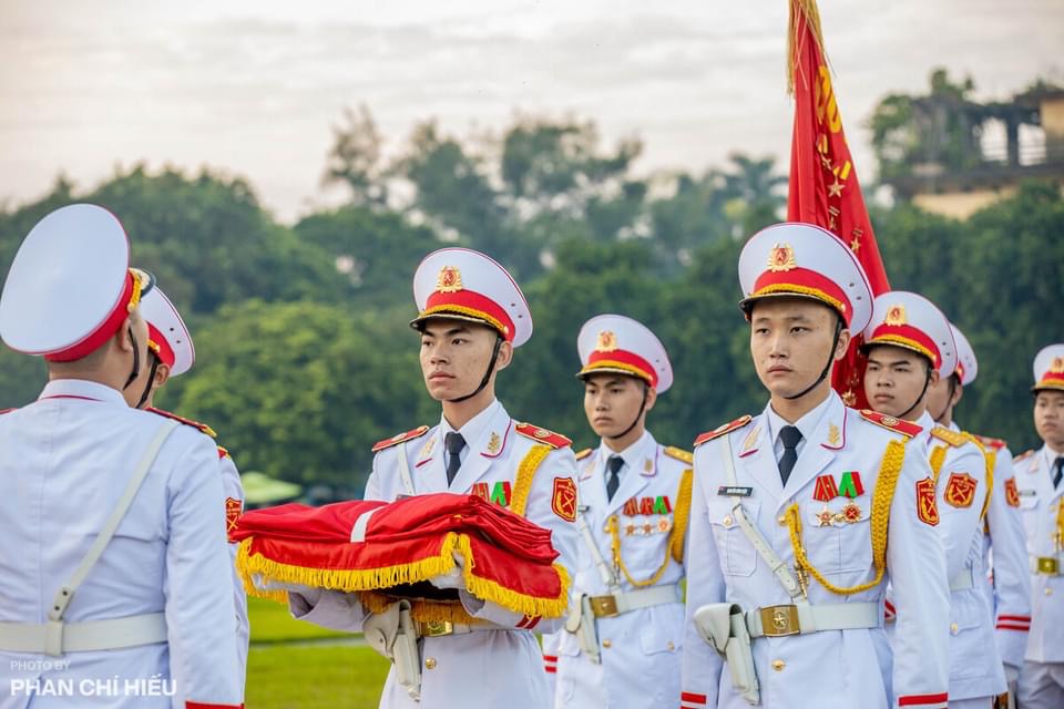 Linh thiêng Lễ thượng cờ sáng ngày Quốc khánh 2/9 - ảnh 10
