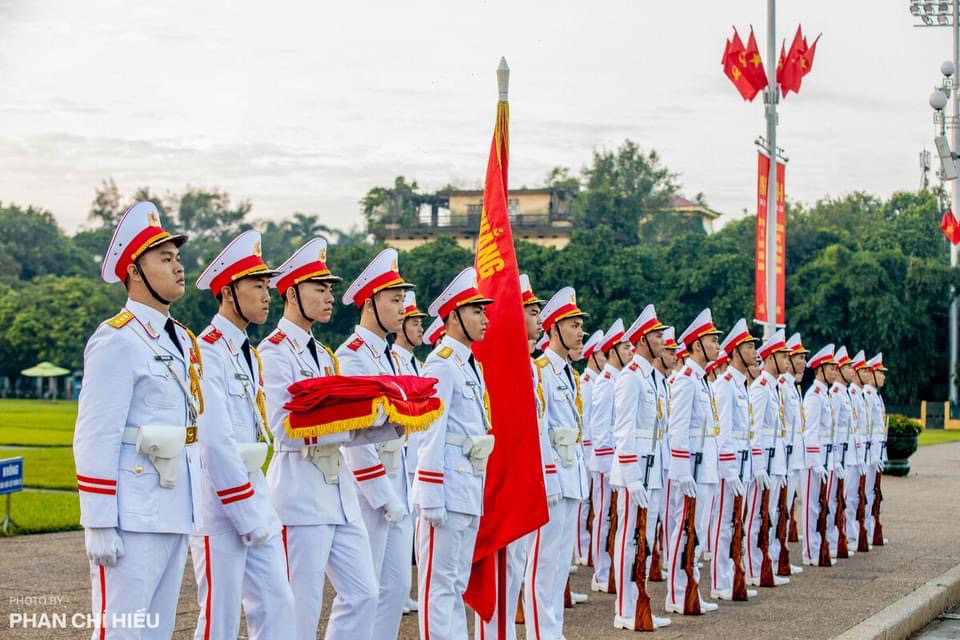 Linh thiêng Lễ thượng cờ sáng ngày Quốc khánh 2/9 - ảnh 8