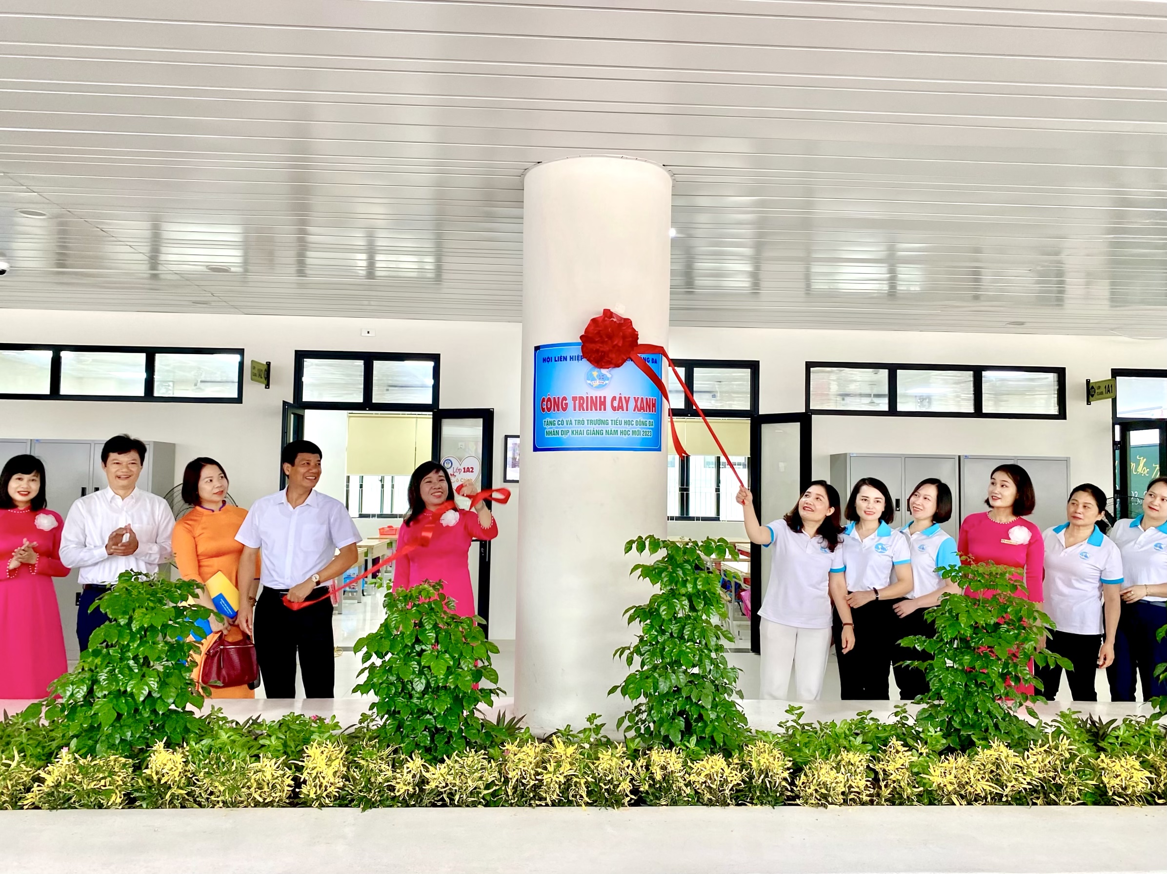 Trao tặng công trình cây xanh cho cô, trò trường Tiểu học Đống Đa - ảnh 2