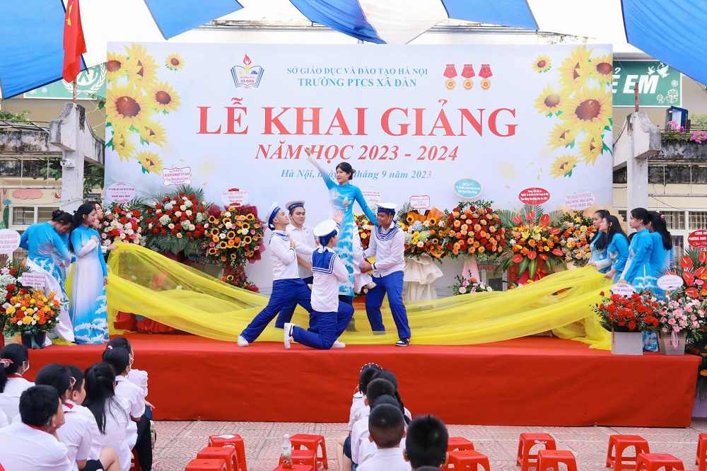 Lễ khai giảng đặc biệt của thầy, trò trường PTCS Xã Đàn - ảnh 1