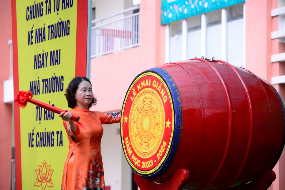 Phó Bí thư Thành ủy Hà Nội dự lễ khai giảng với thầy, trò trường THCS Quang Minh - ảnh 3