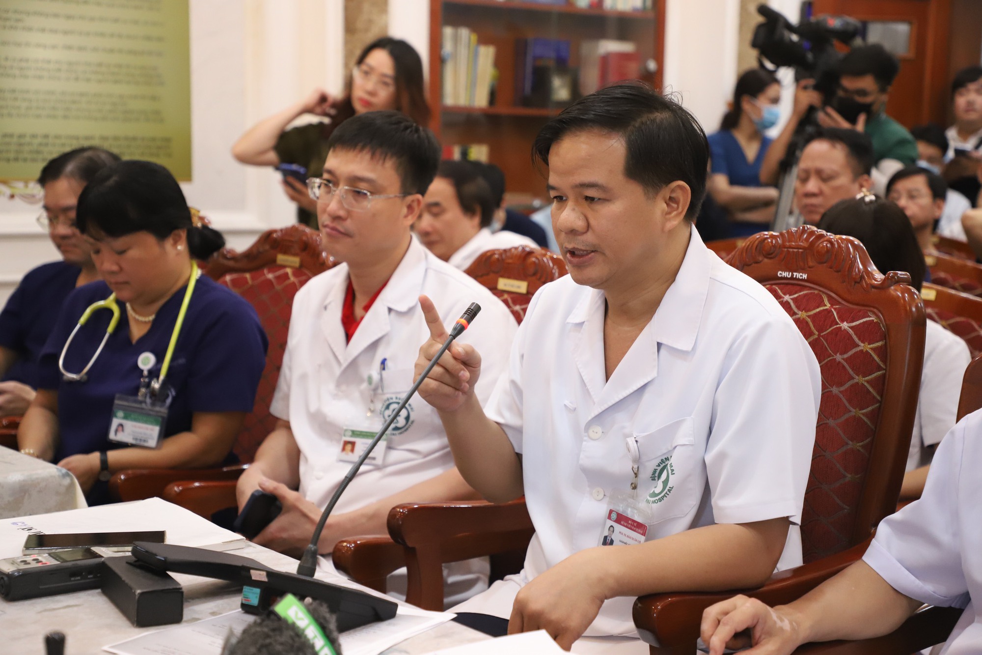 Nhiều nạn nhân trong tình trạng hoảng loạn, bác sĩ đang nỗ lực cấp cứu - ảnh 1