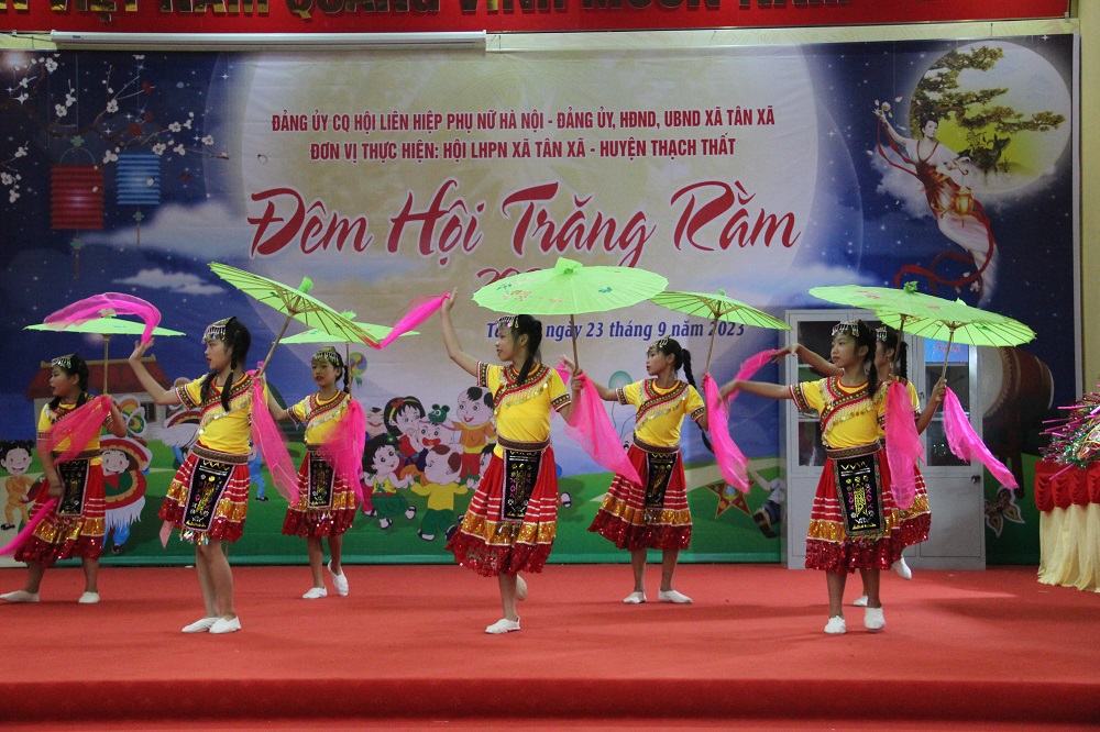Đảng ủy cơ quan Hội LHPN Hà Nội: Tổ chức “Đêm hội trăng Rằm” cho các cháu thiếu nhi - ảnh 3