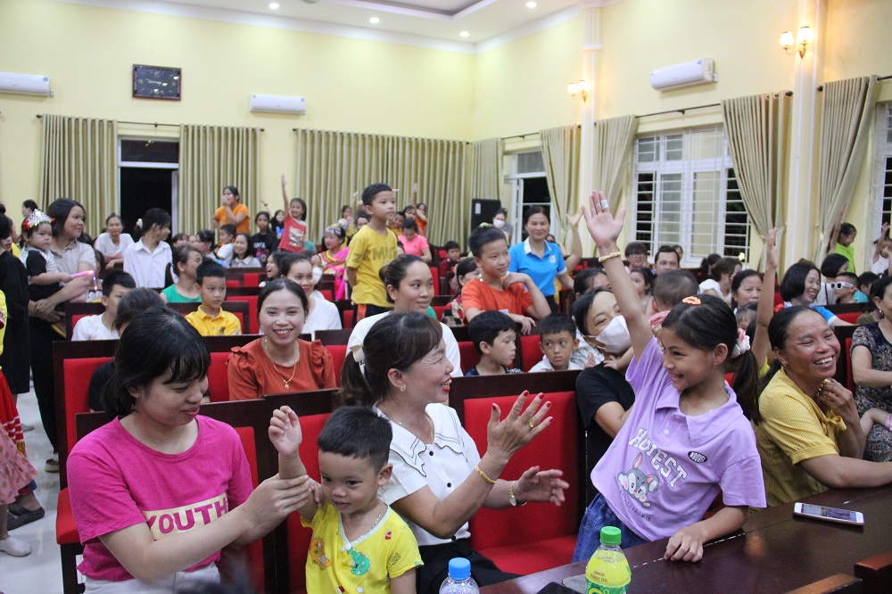 Đảng ủy cơ quan Hội LHPN Hà Nội: Tổ chức “Đêm hội trăng Rằm” cho các cháu thiếu nhi - ảnh 10