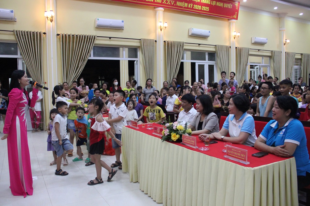 Đảng ủy cơ quan Hội LHPN Hà Nội: Tổ chức “Đêm hội trăng Rằm” cho các cháu thiếu nhi - ảnh 1