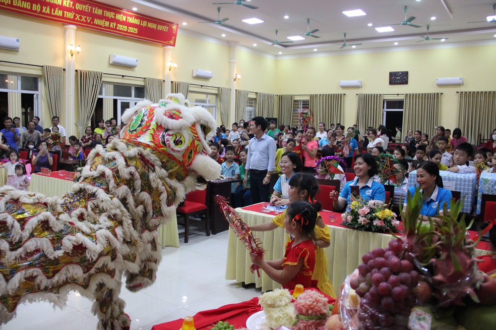 Đảng ủy cơ quan Hội LHPN Hà Nội: Tổ chức “Đêm hội trăng Rằm” cho các cháu thiếu nhi - ảnh 9